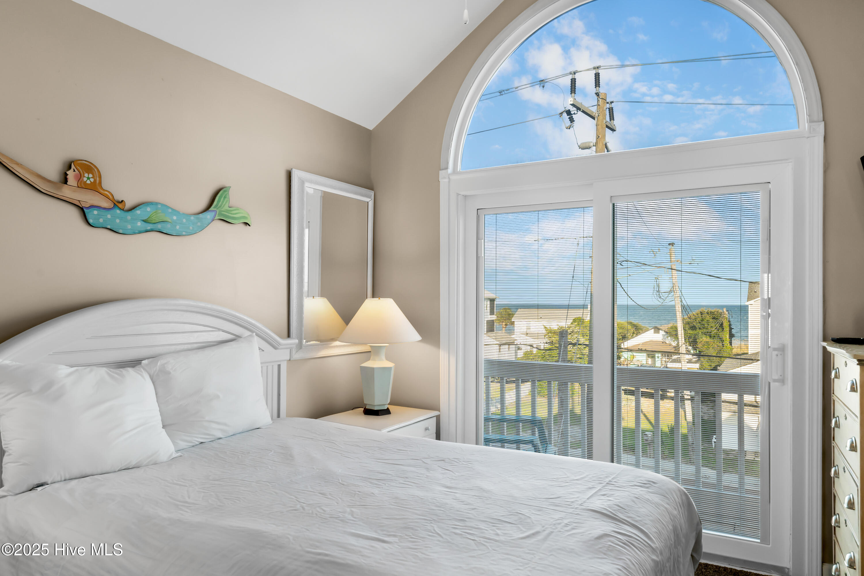 100532261 | Photo 56