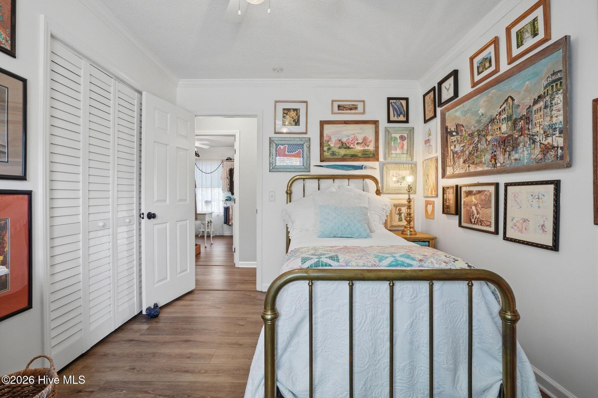 100557423 | Photo 51