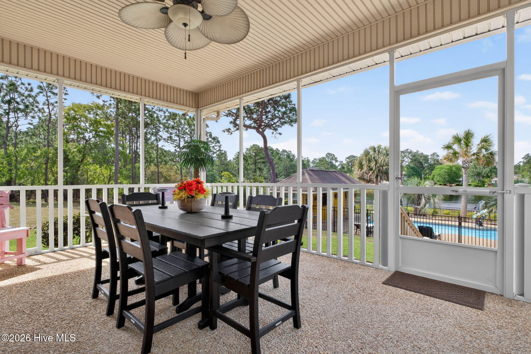 100569405 | Photo 26