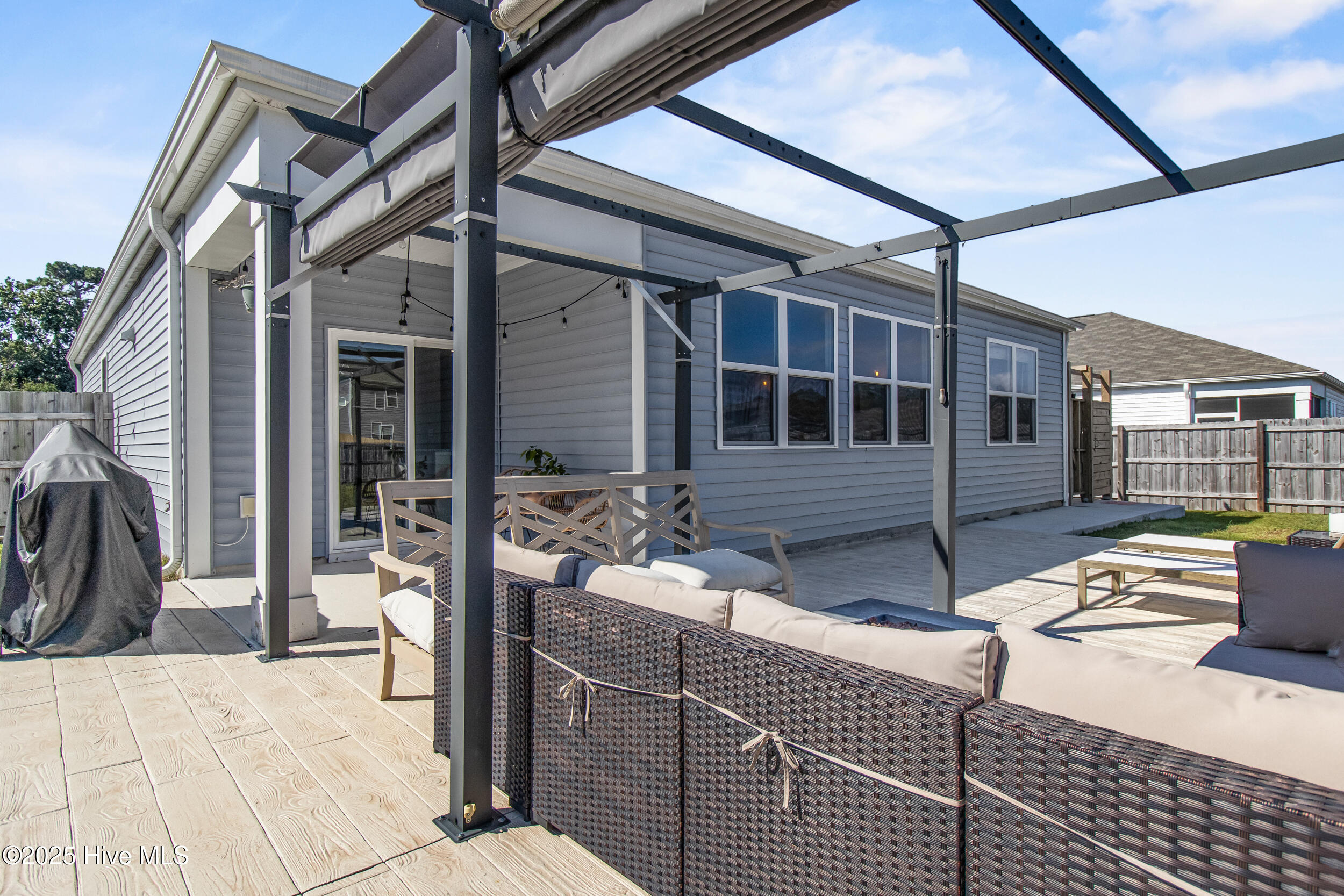 100535105 | Photo 35