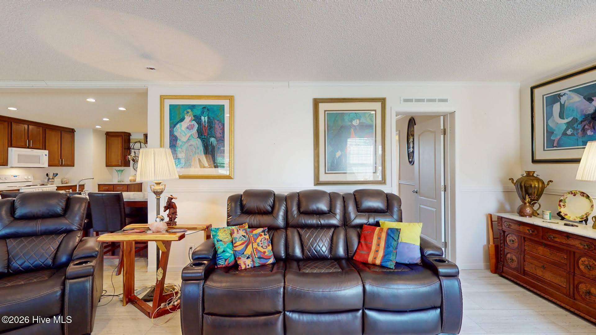 100567177 | Photo 14