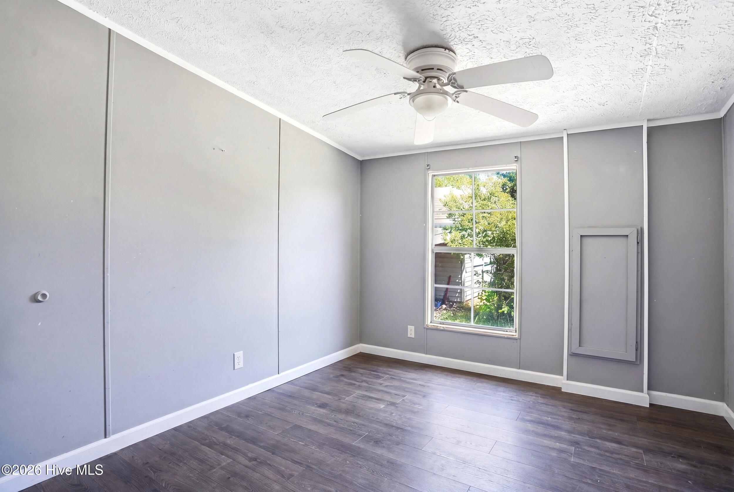 100569235 | Photo 18