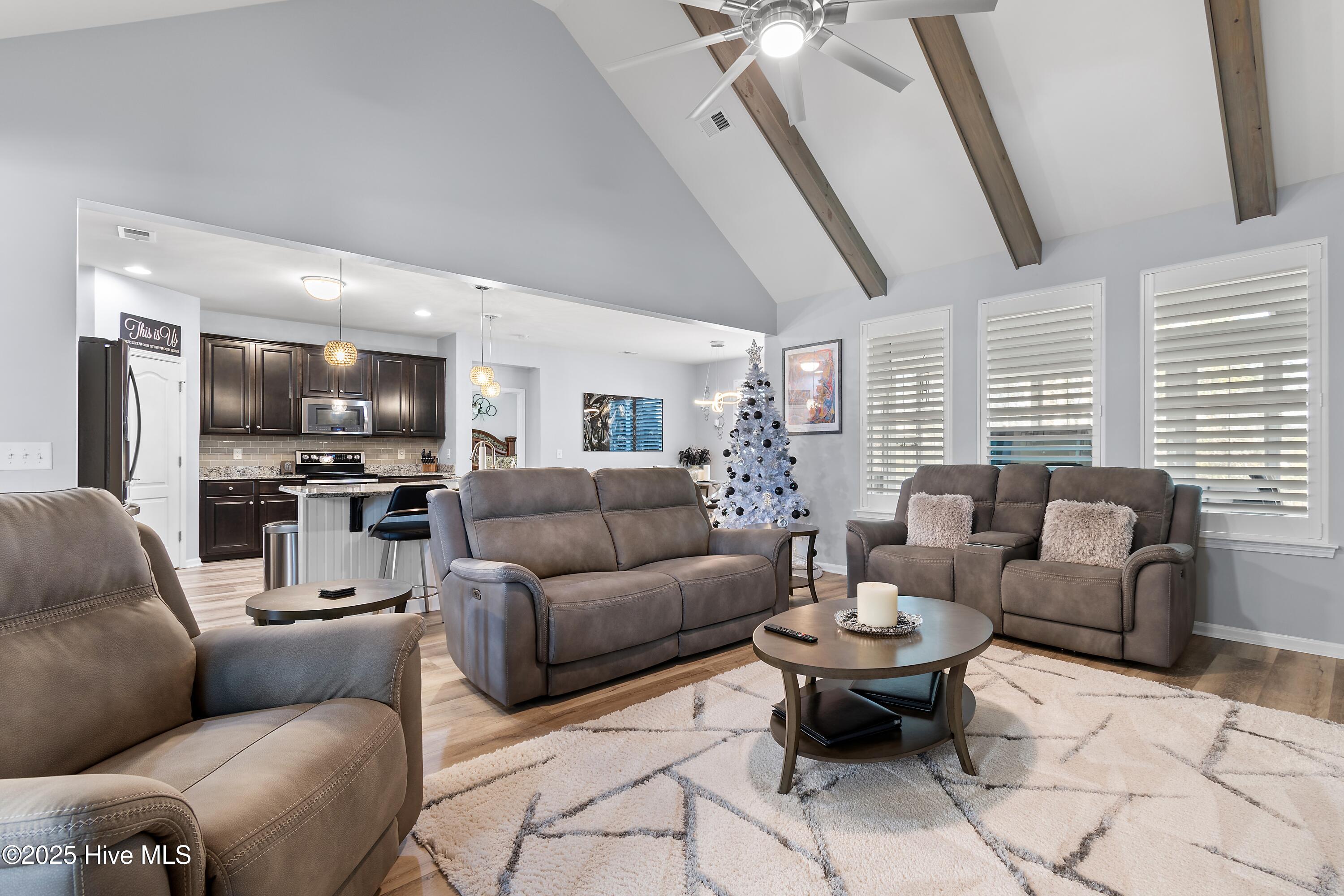 100542898 | Photo 19