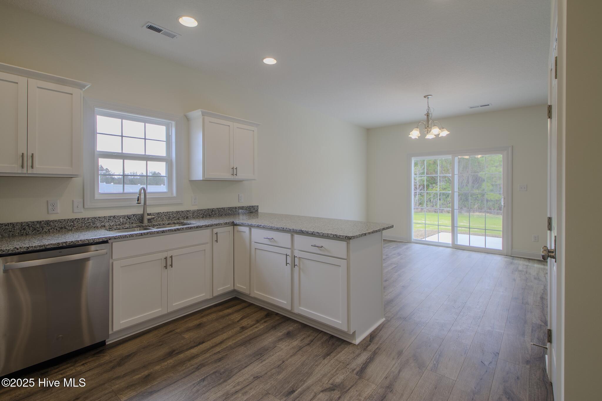 100499578 | Photo 10