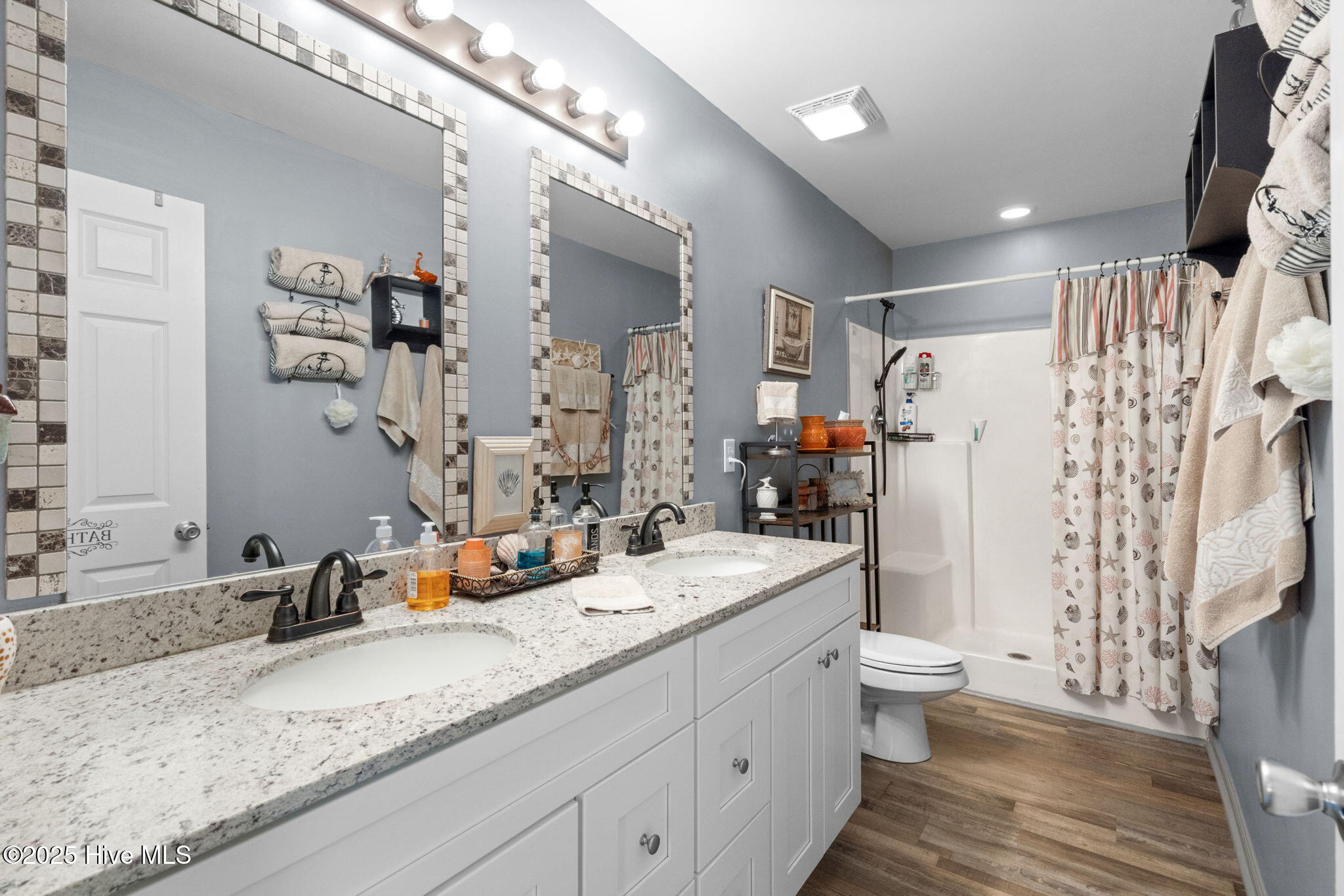 100526973 | Photo 33