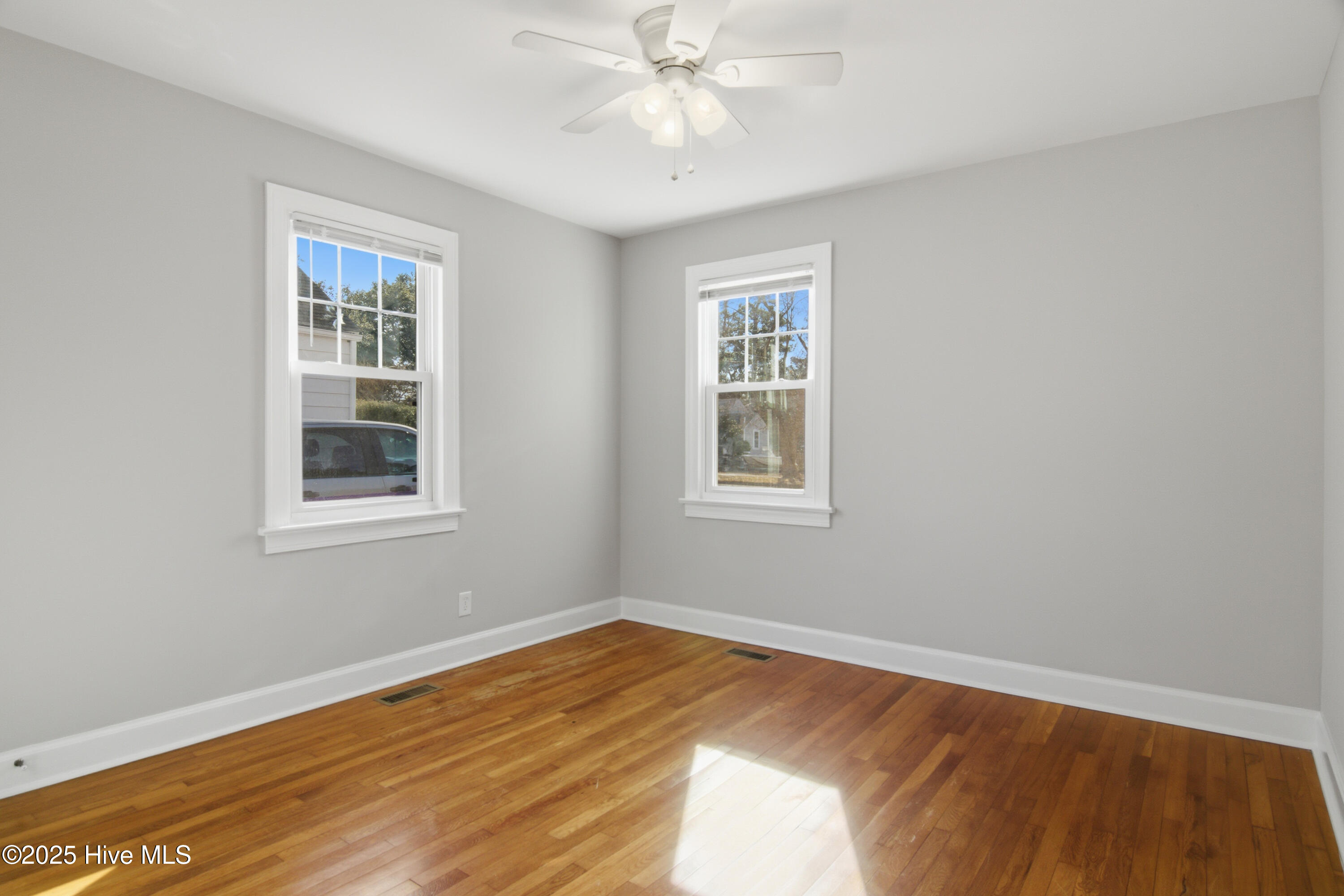 100546851 | Photo 15