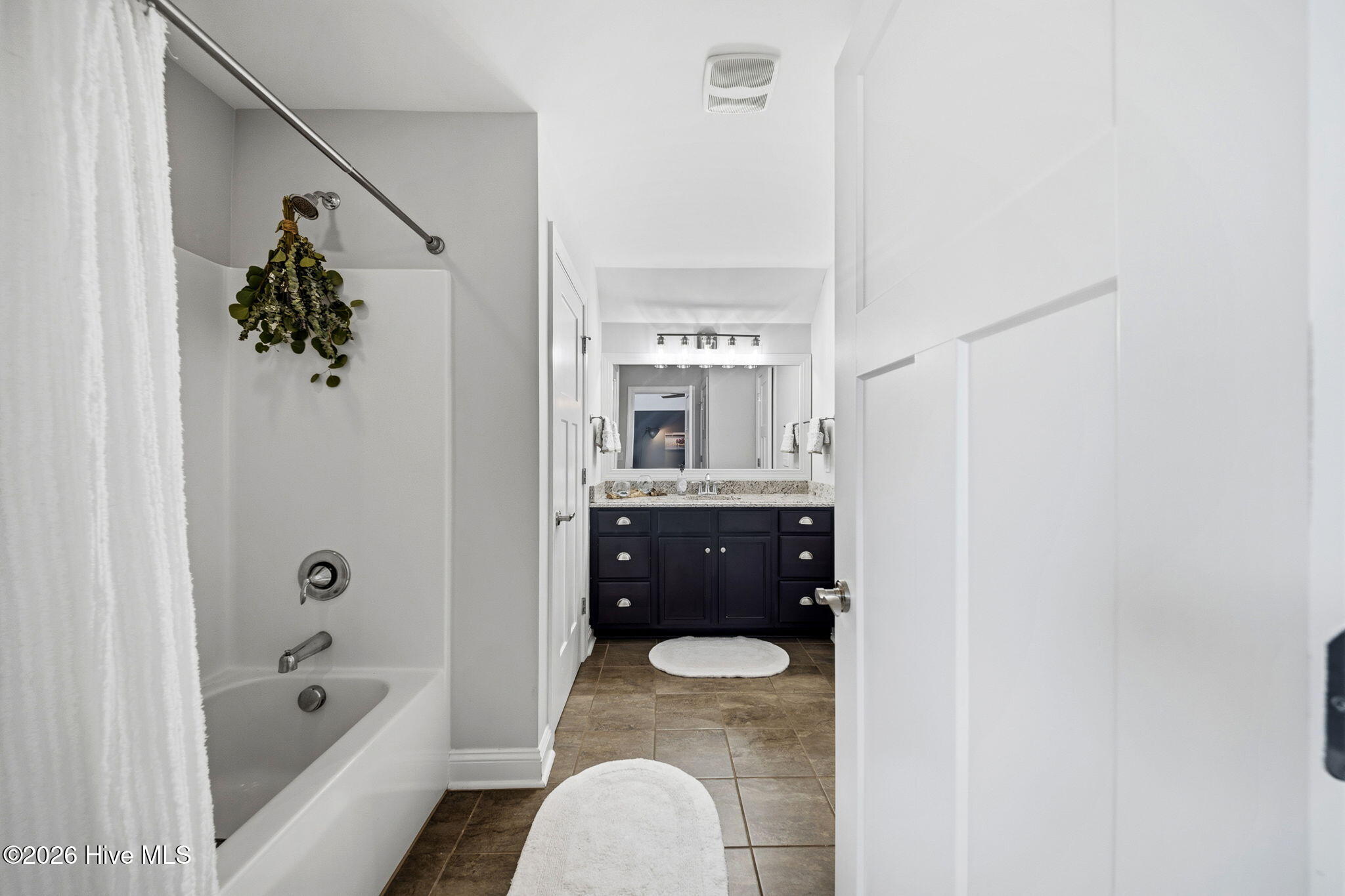 100565702 | Photo 30