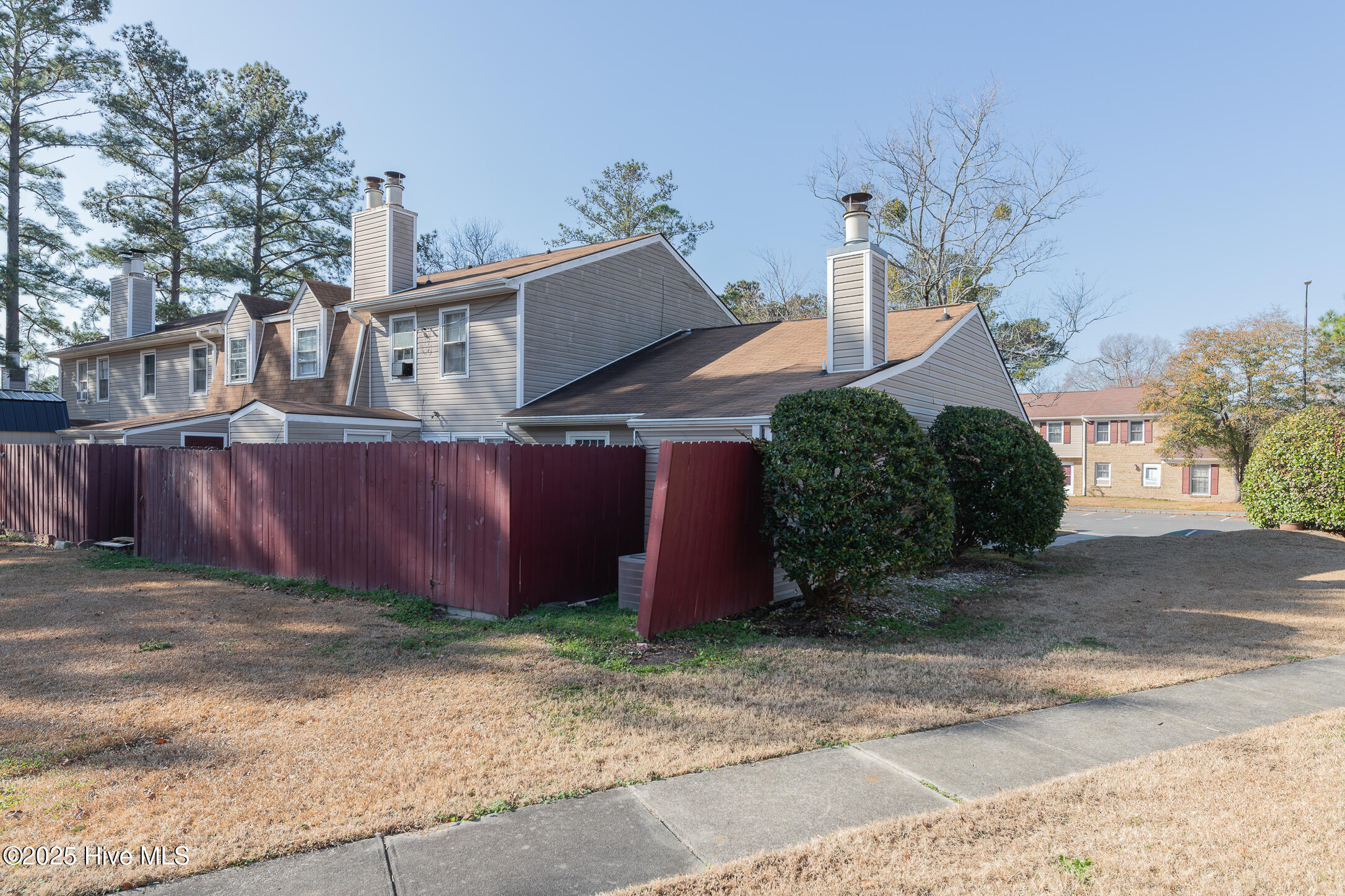 100546793 | Photo 33