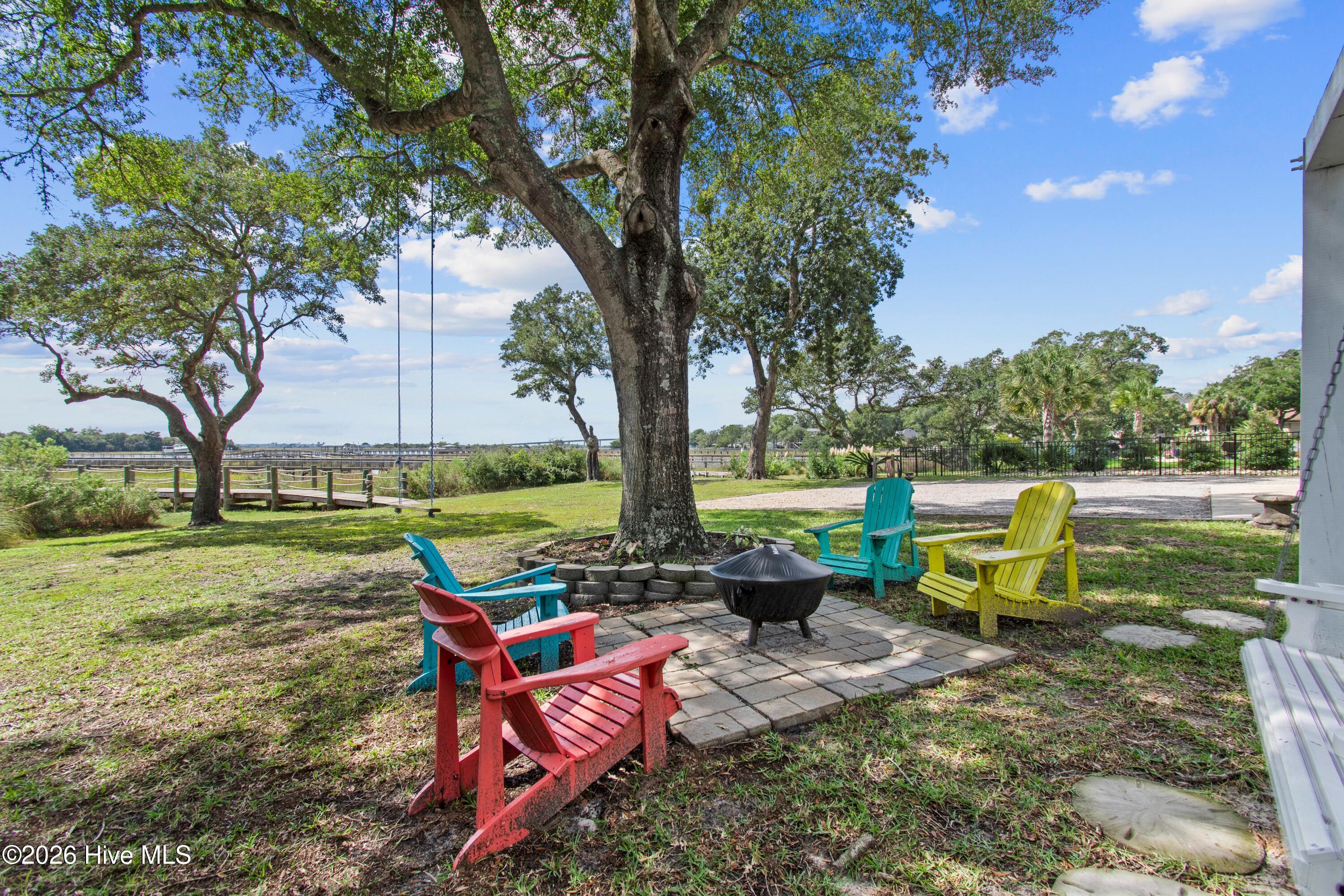 516 Twisted Oak Lane — listing photograph 5