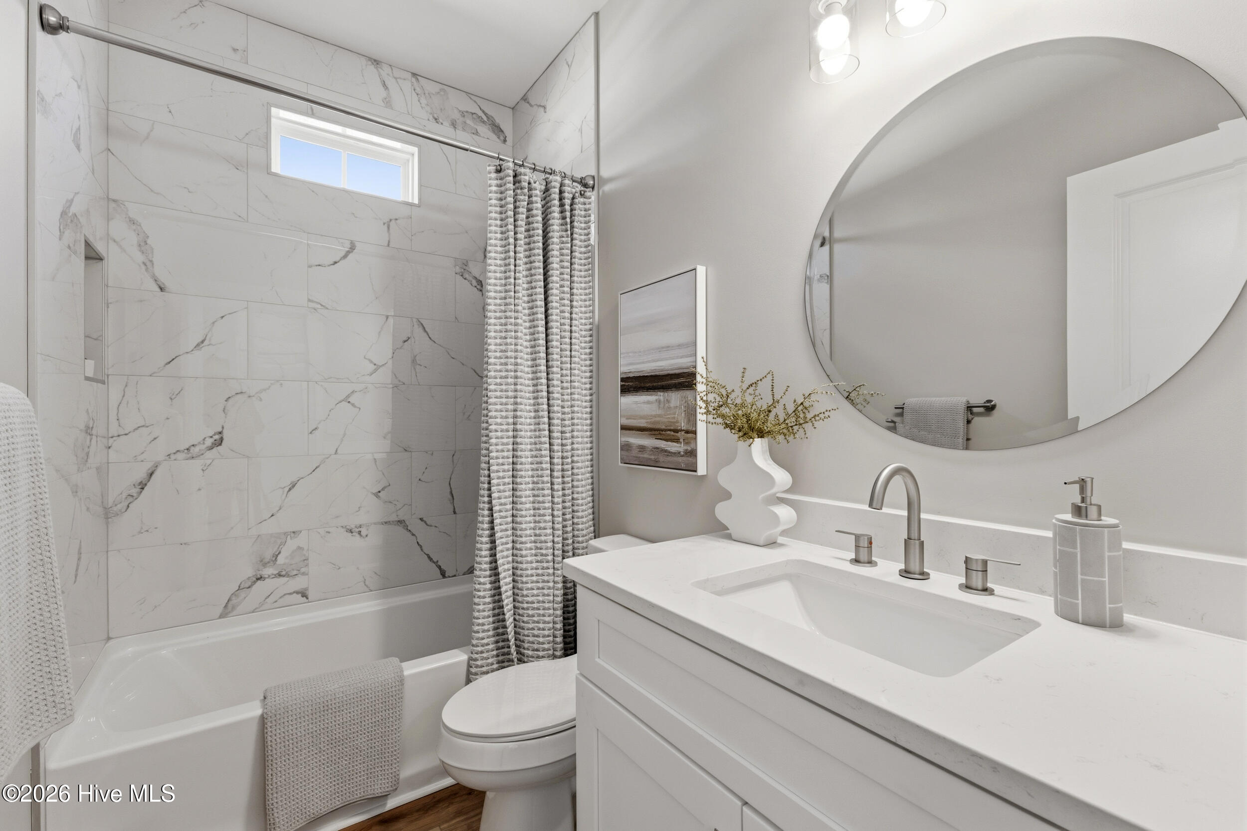 100557700 | Photo 35