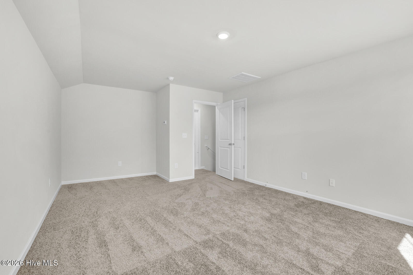 100550111 | Photo 21