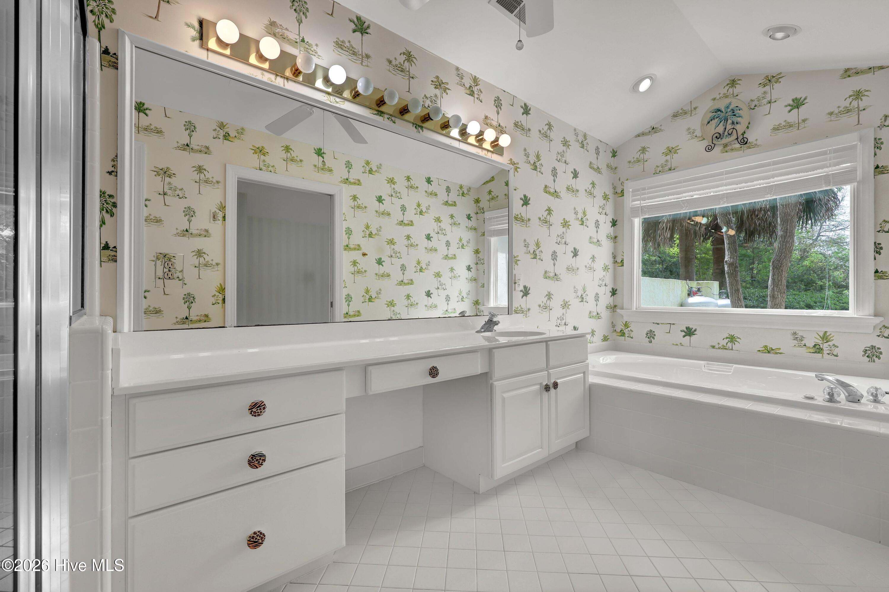 100566096 | Photo 31