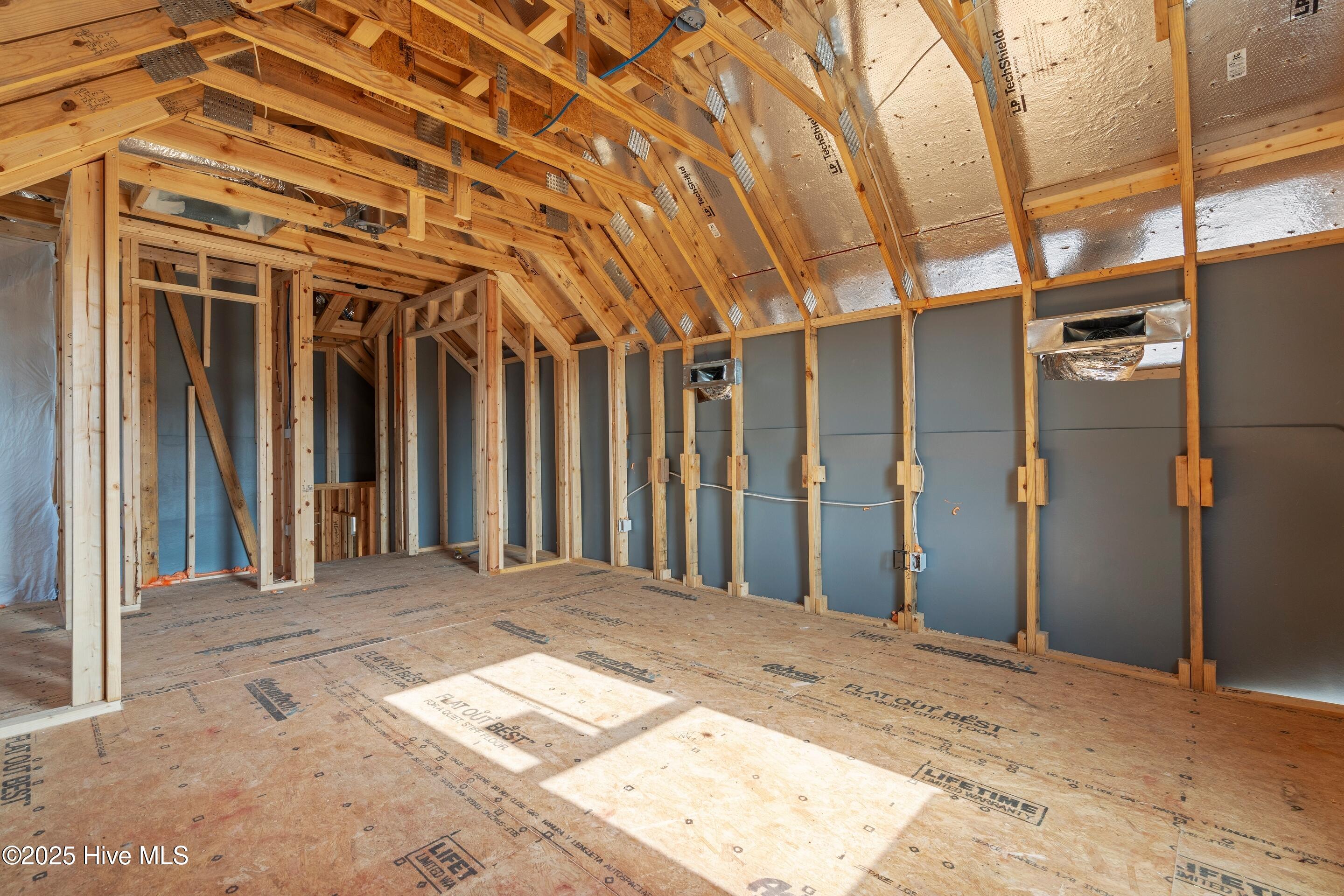 100543070 | Photo 66