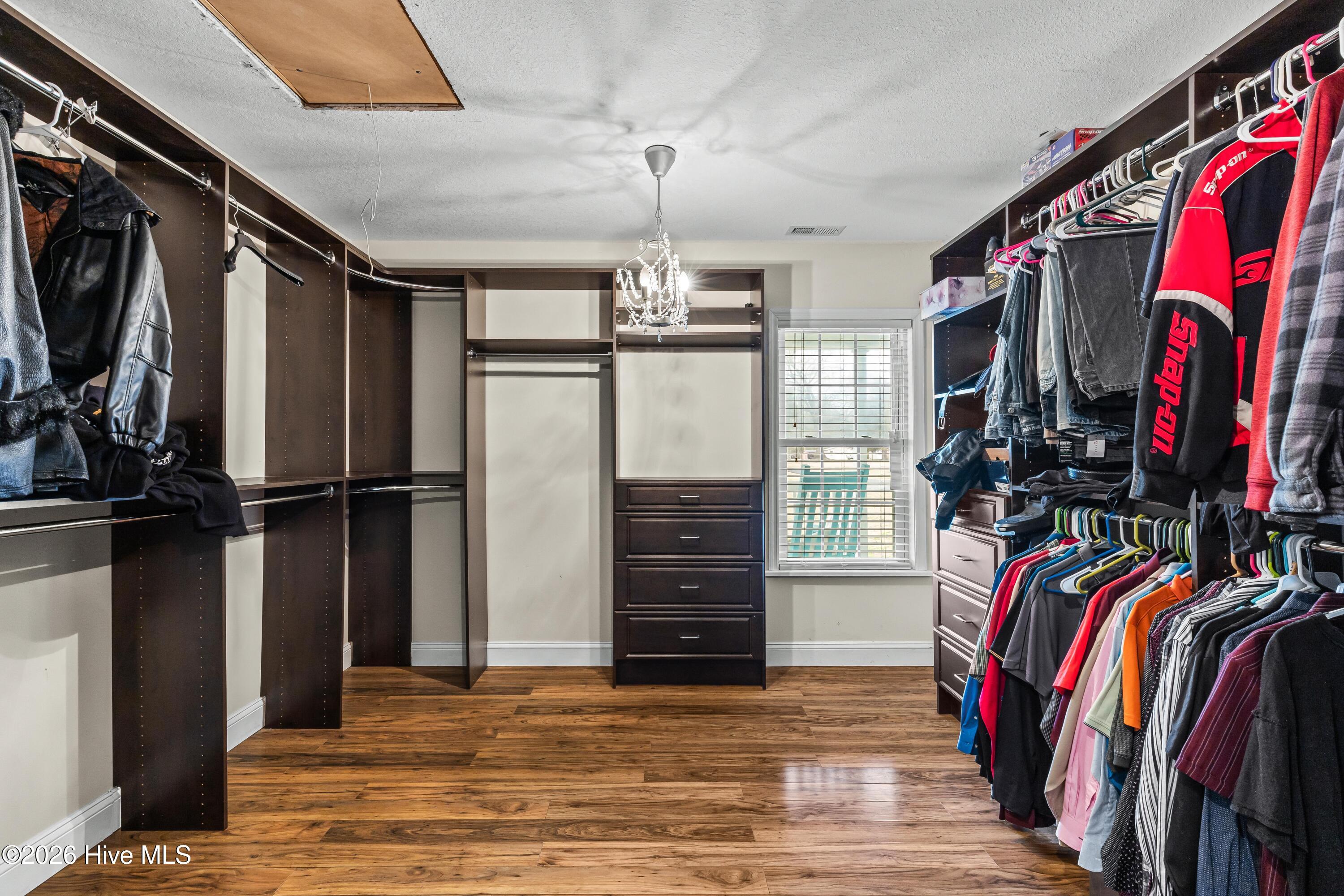 100559175 | Photo 28