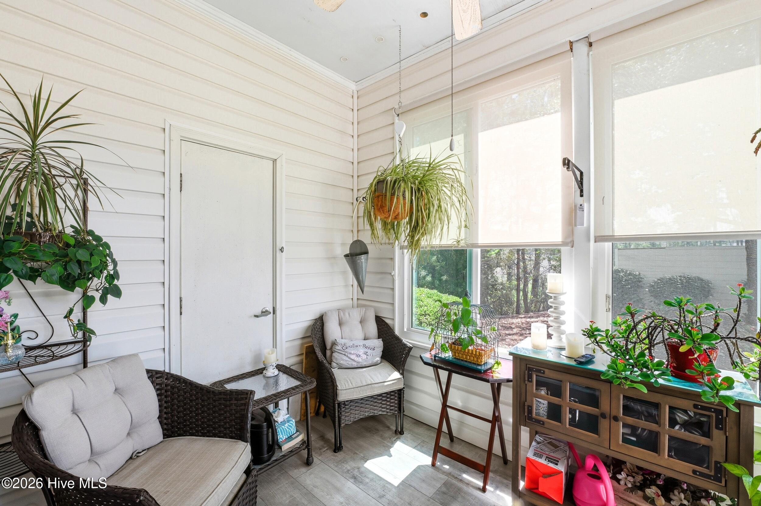 100568042 | Photo 15