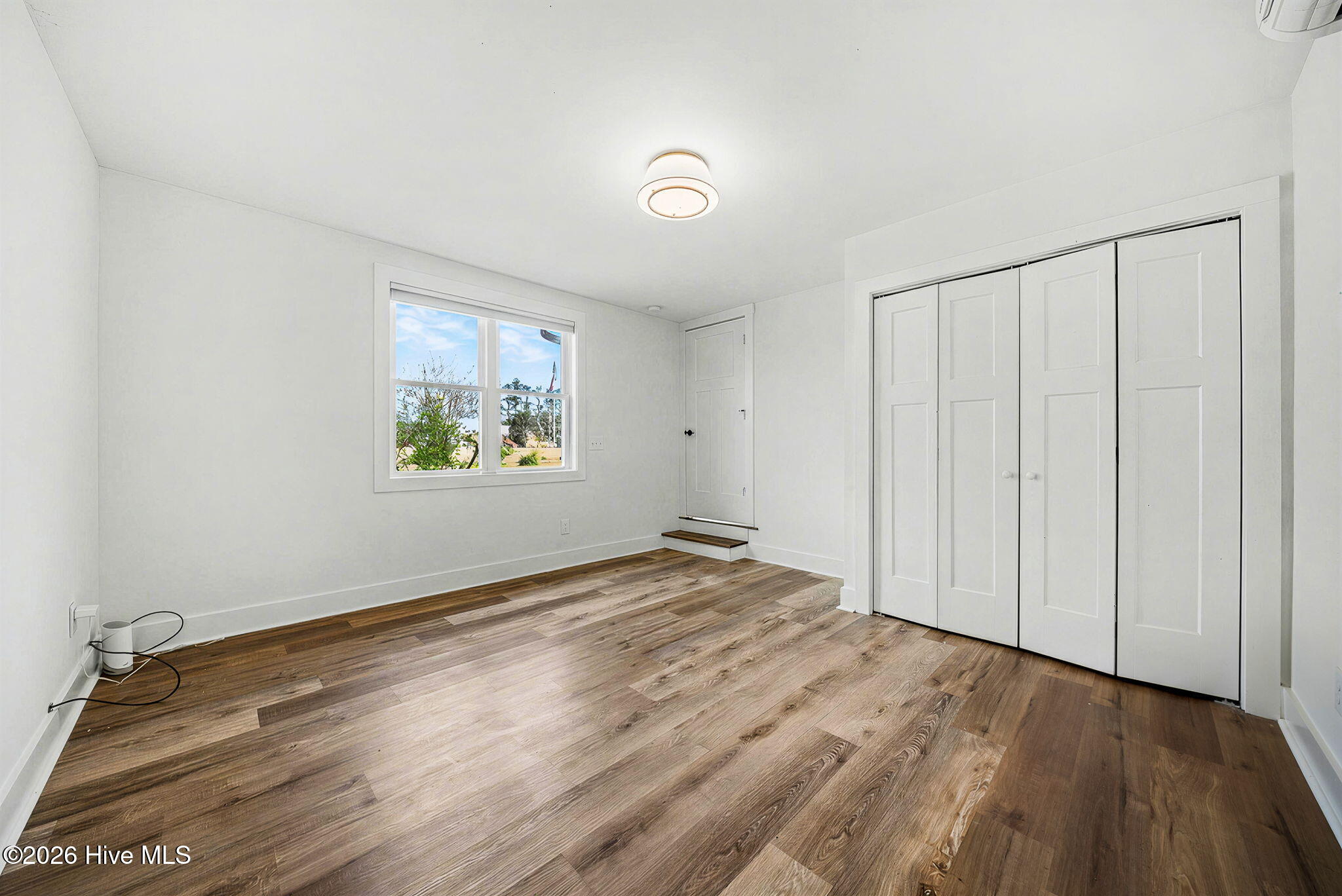 100563289 | Photo 75