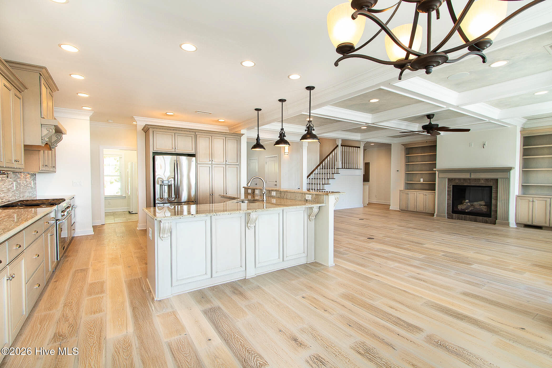 100568588 | Photo 23