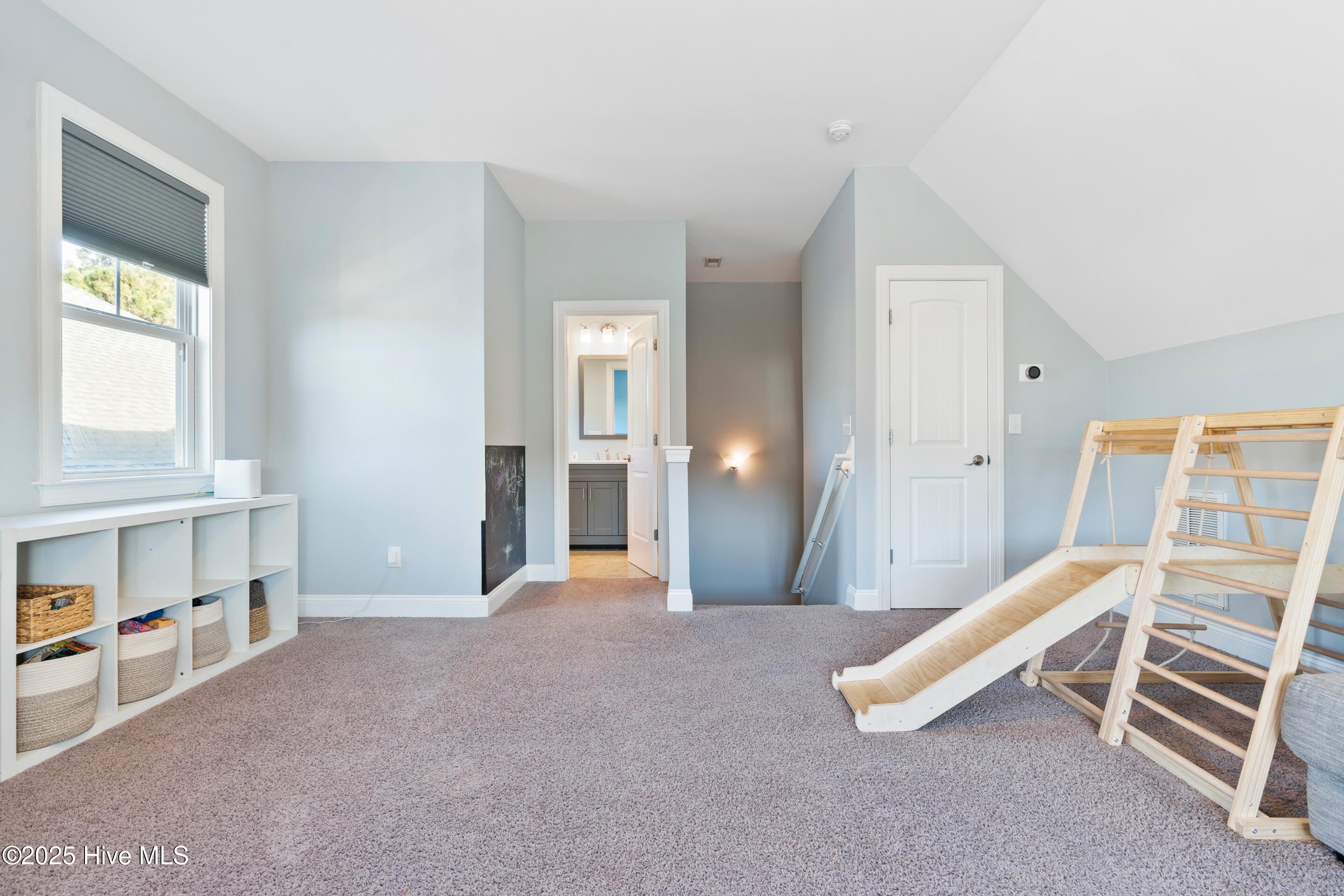 100539123 | Photo 40