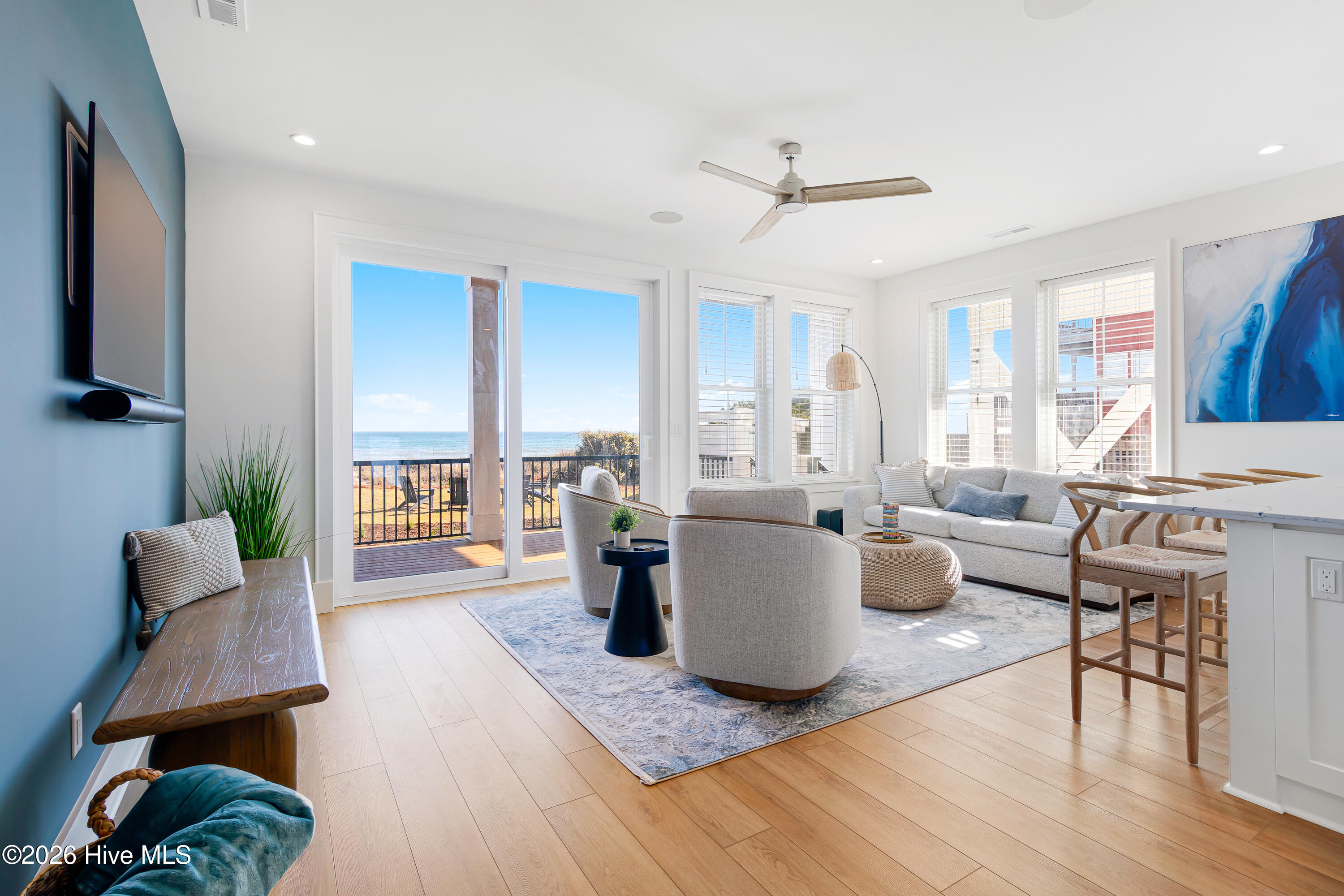 100567195 | Photo 14