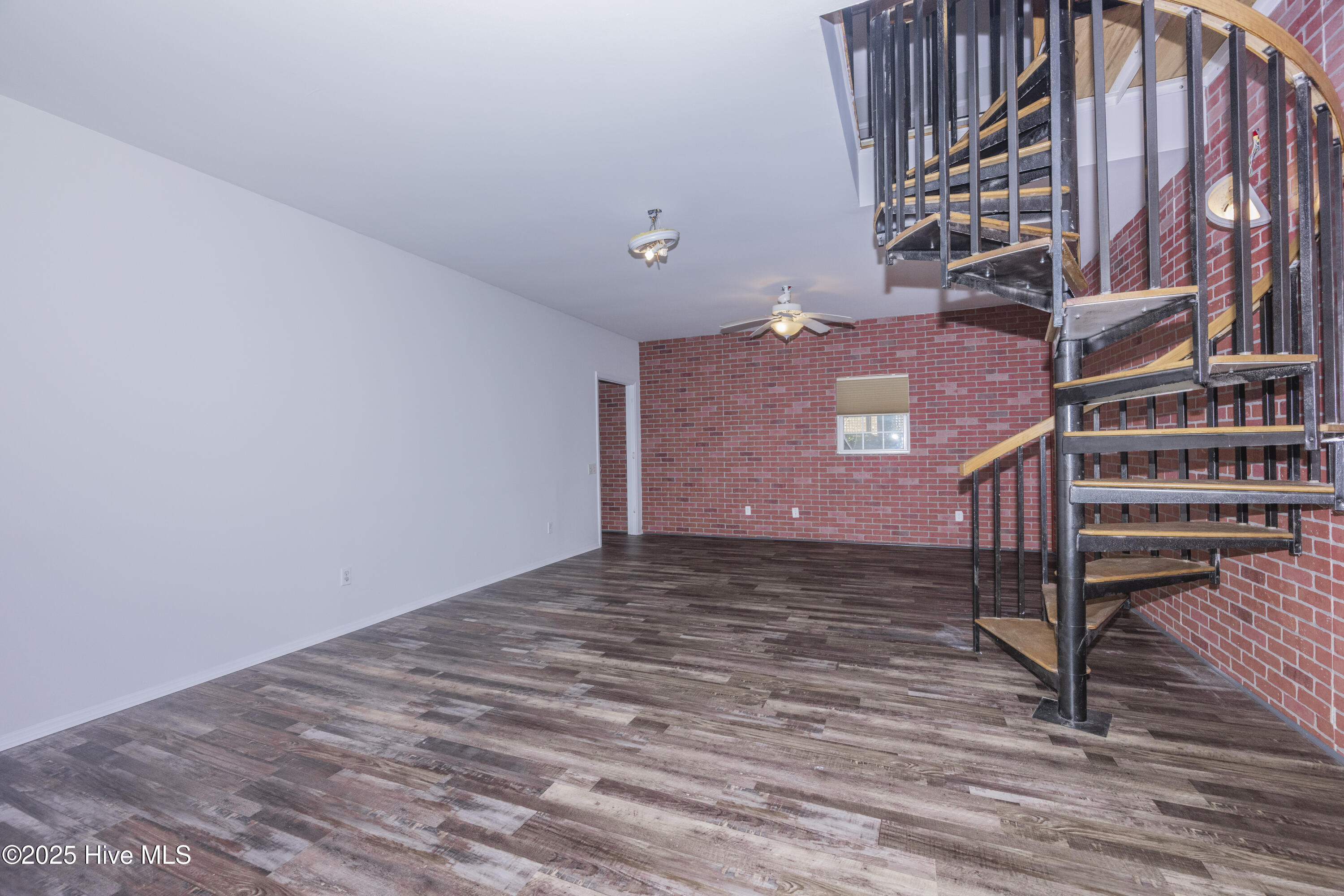 100523766 | Photo 58