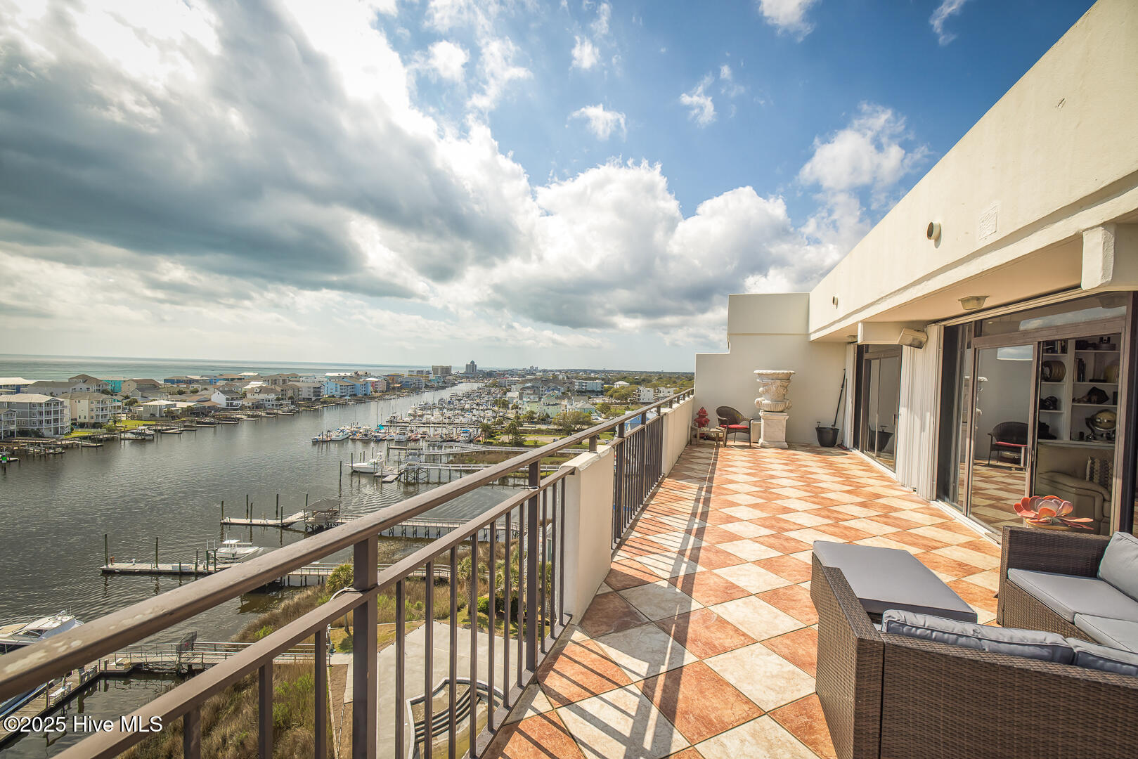 100567097 | Photo 28