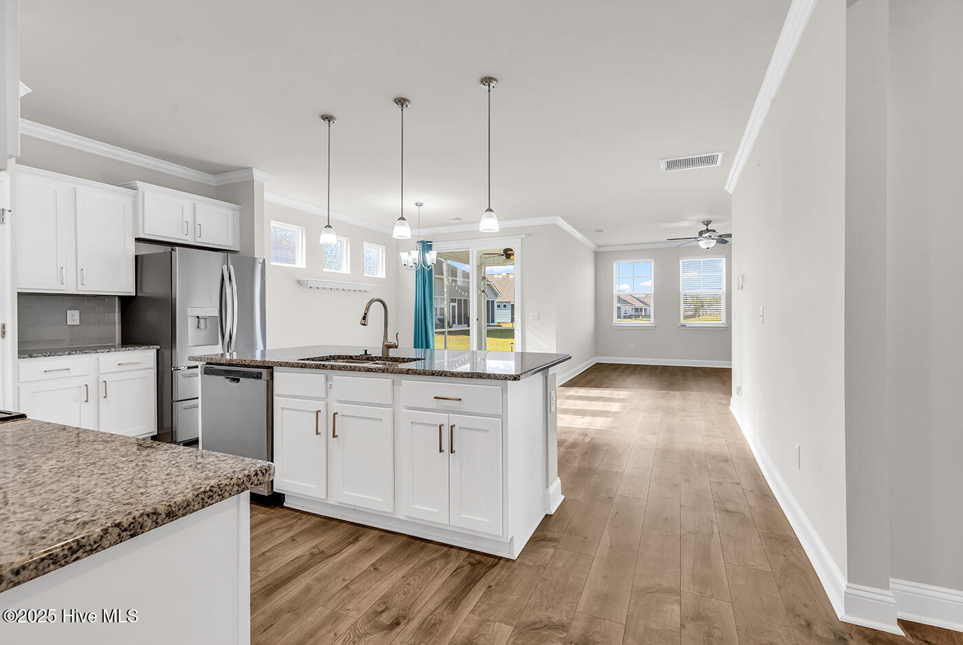 100547571 | Photo 11