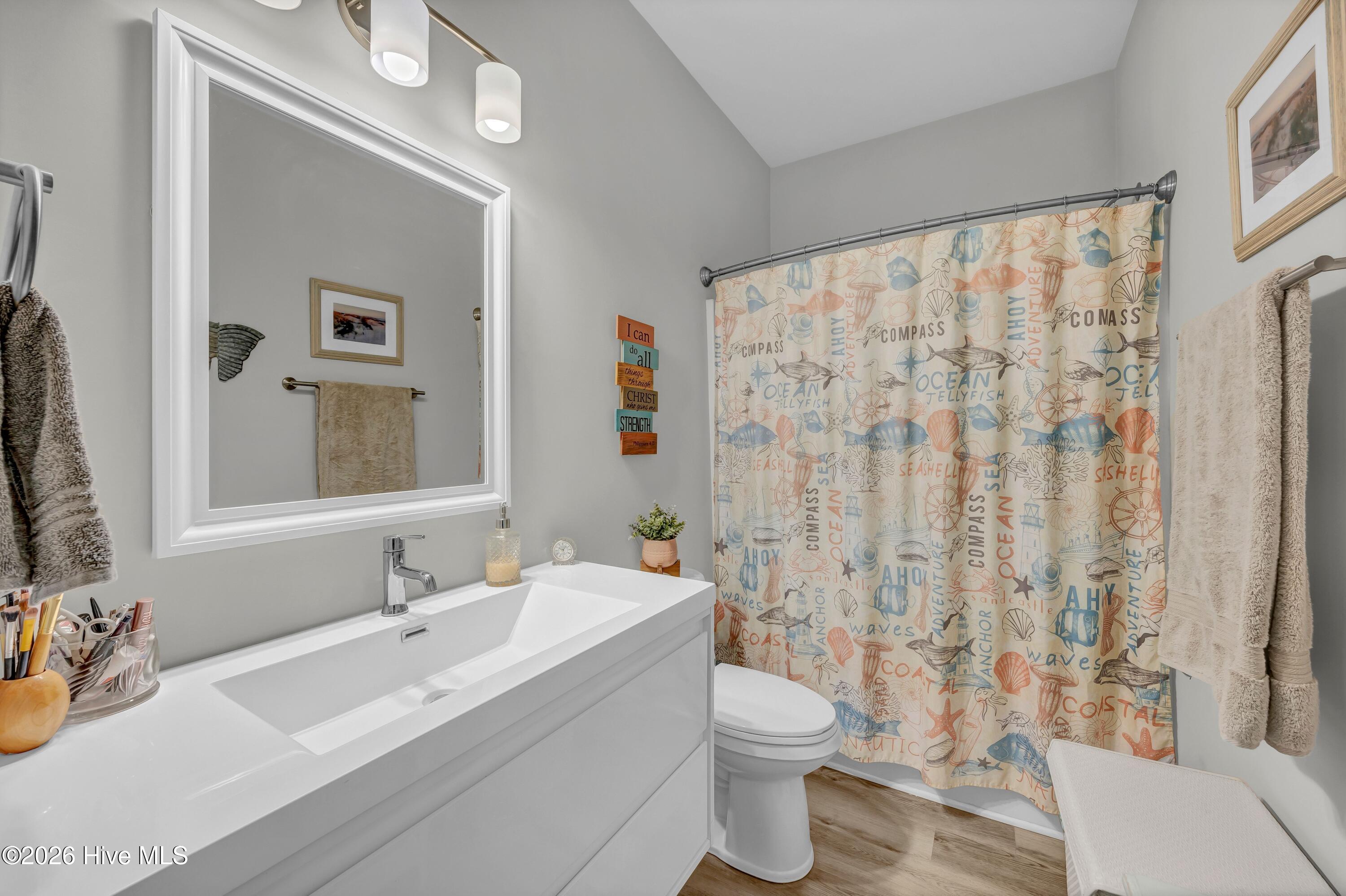 100561235 | Photo 18