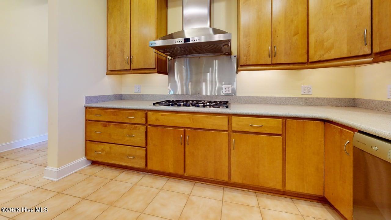 100568487 | Photo 46