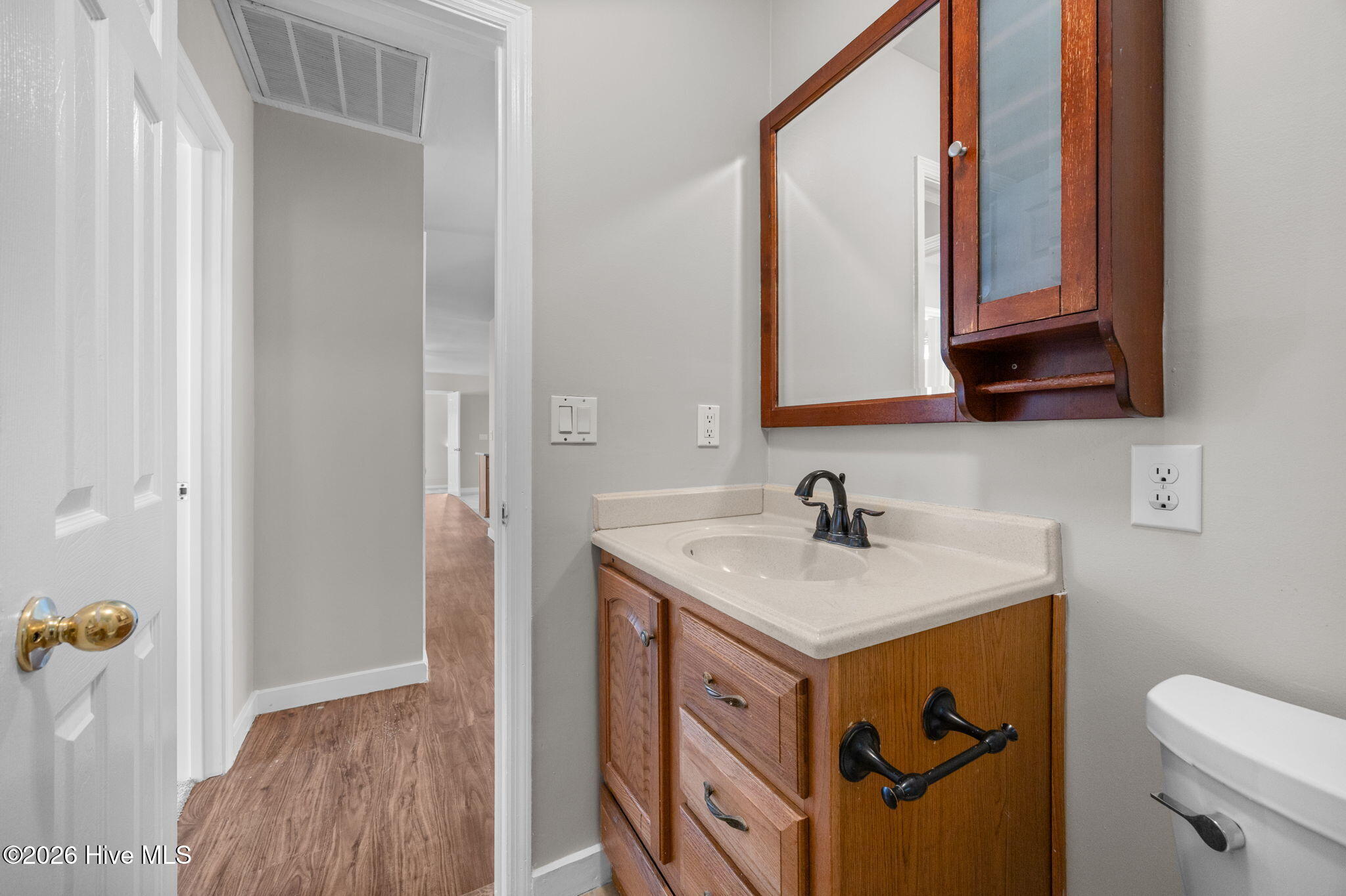 100550445 | Photo 23