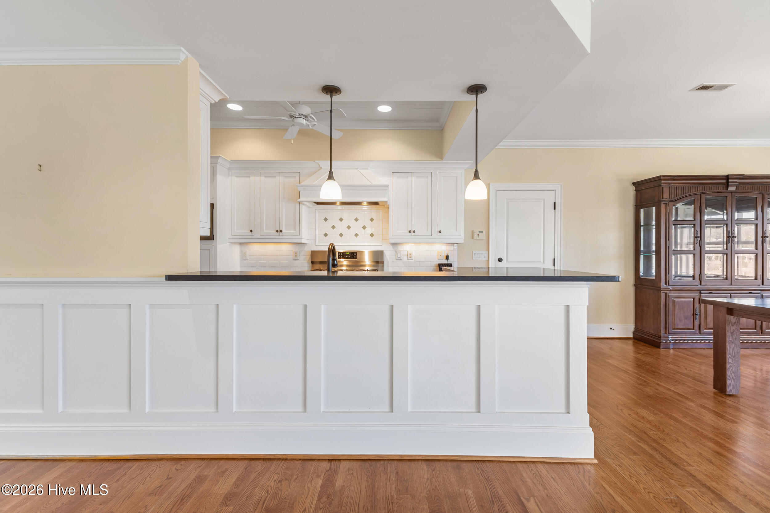 100561690 | Photo 21