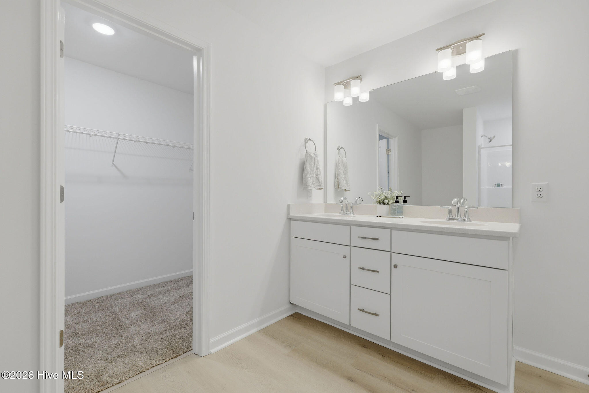 100554240 | Photo 30