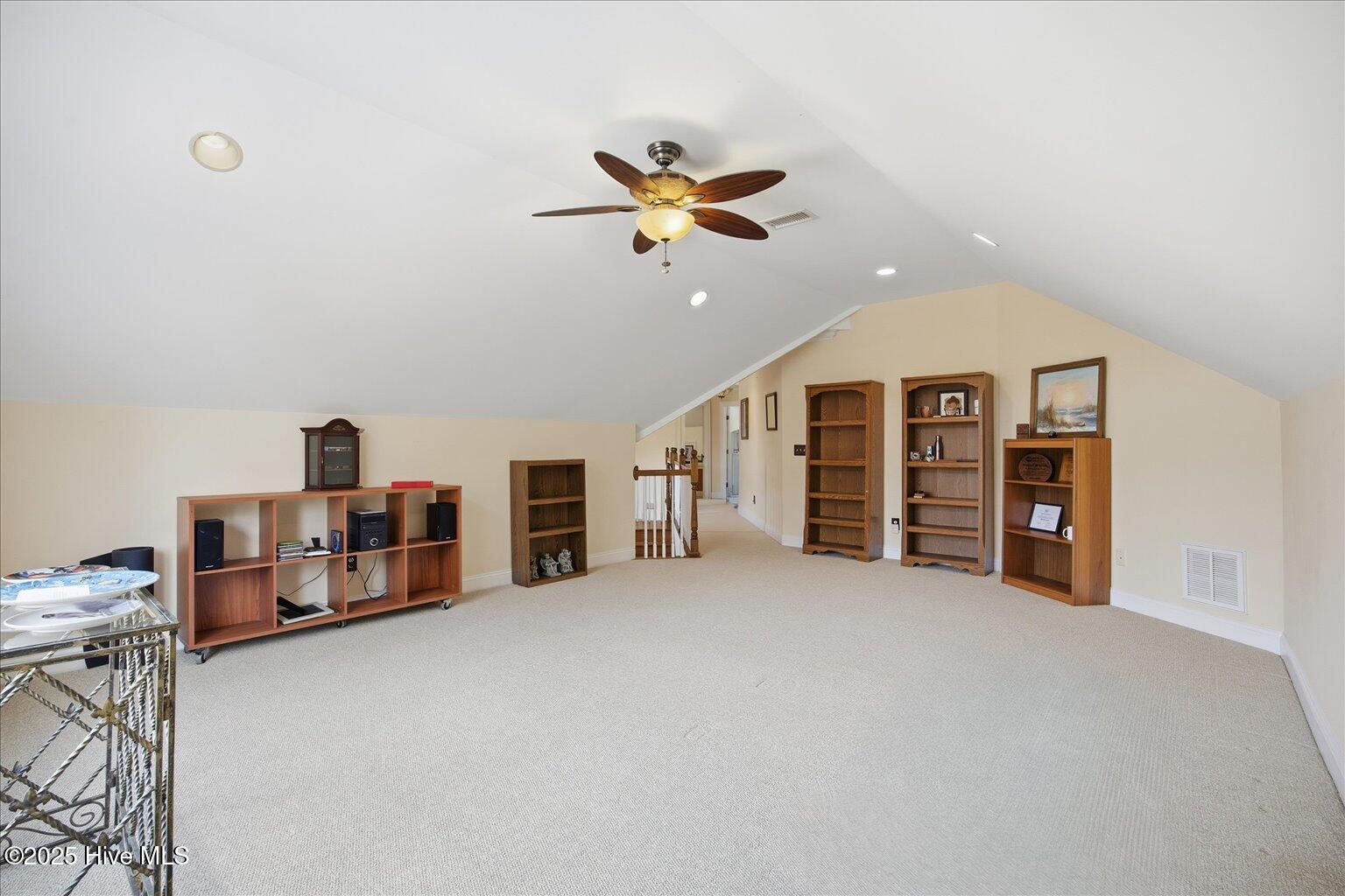 100543897 | Photo 22