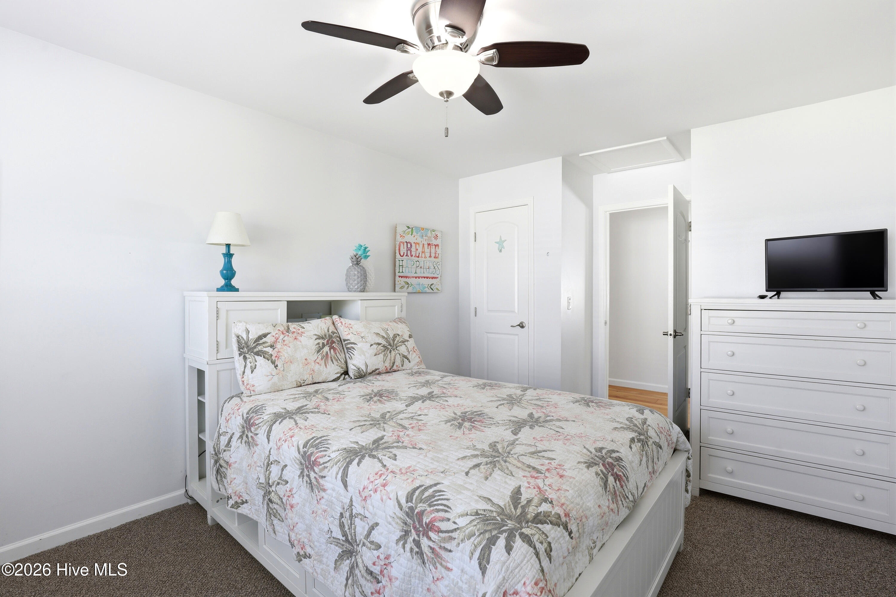 100569925 | Photo 21