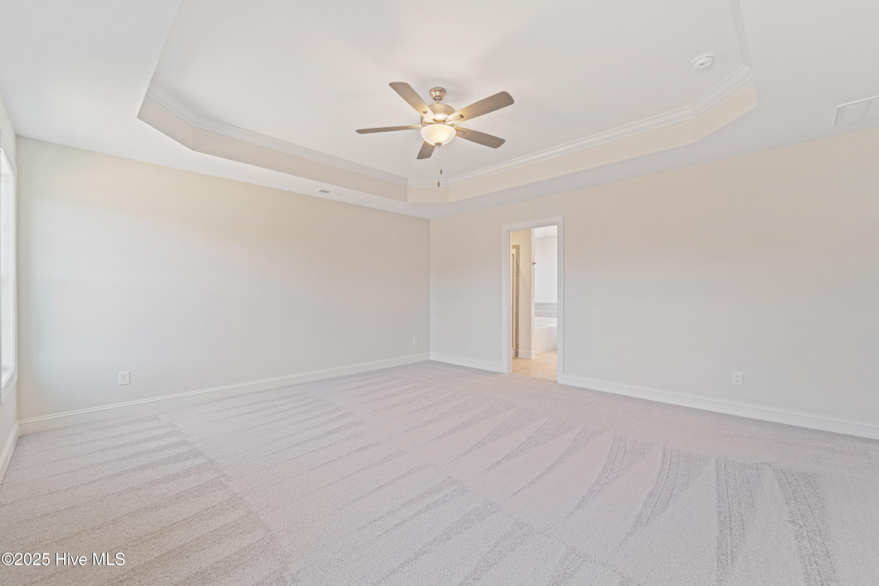 100518960 | Photo 18