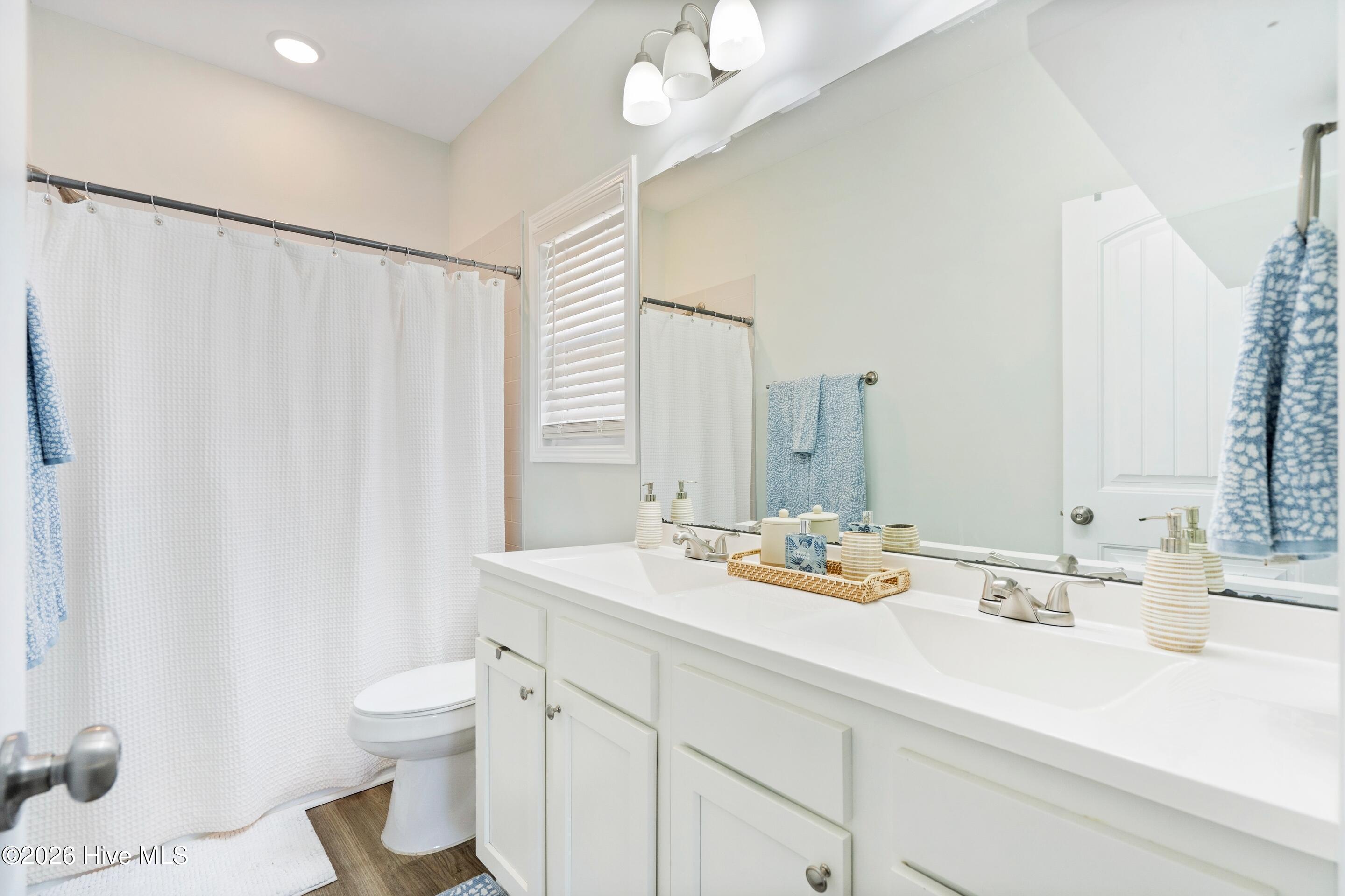 100547558 | Photo 16