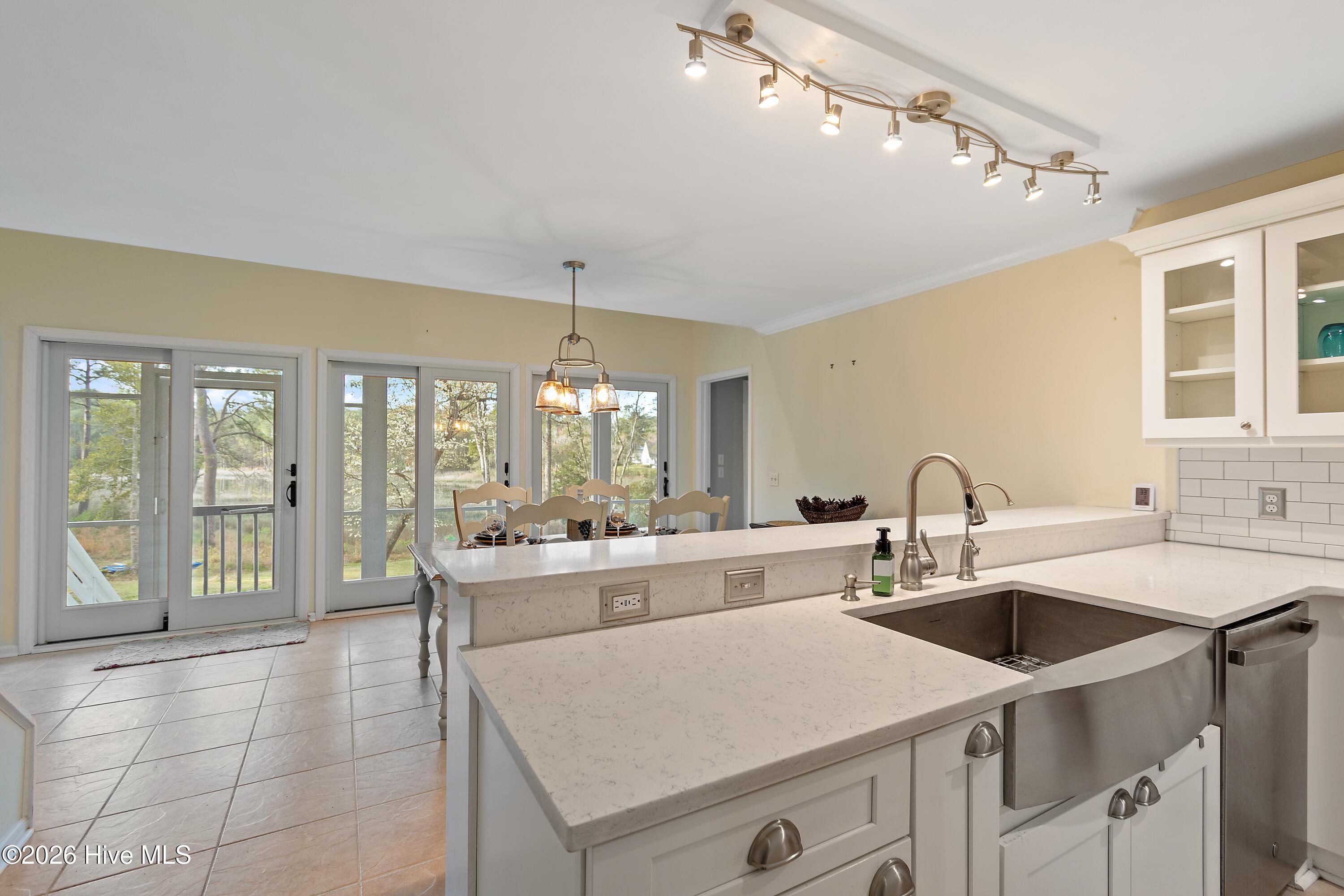 100564026 | Photo 16