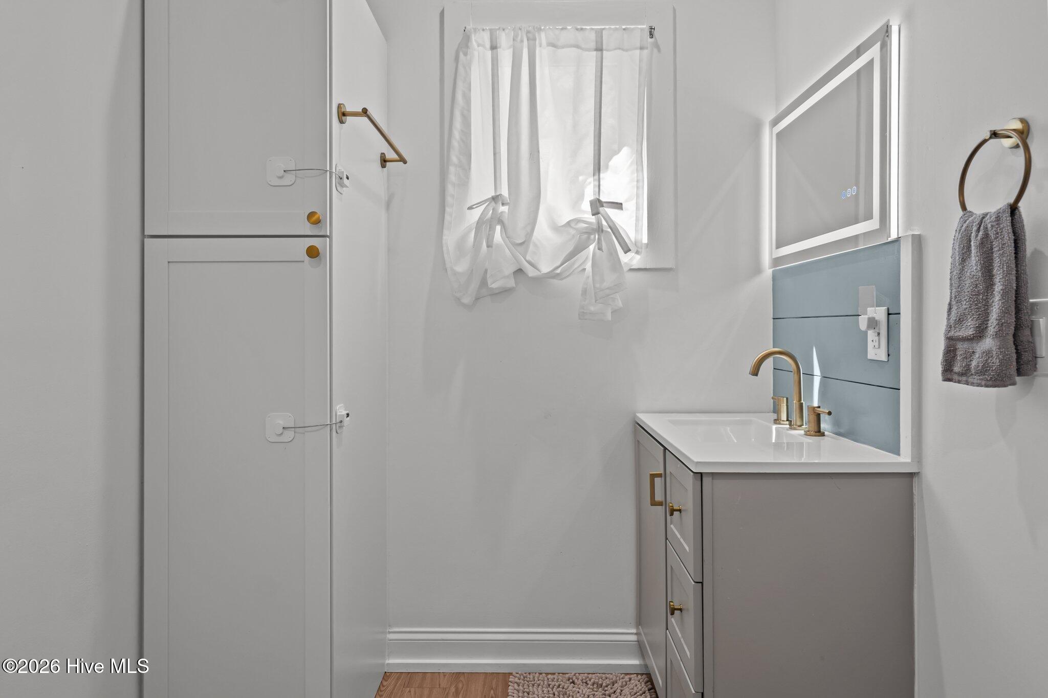 100550595 | Photo 26