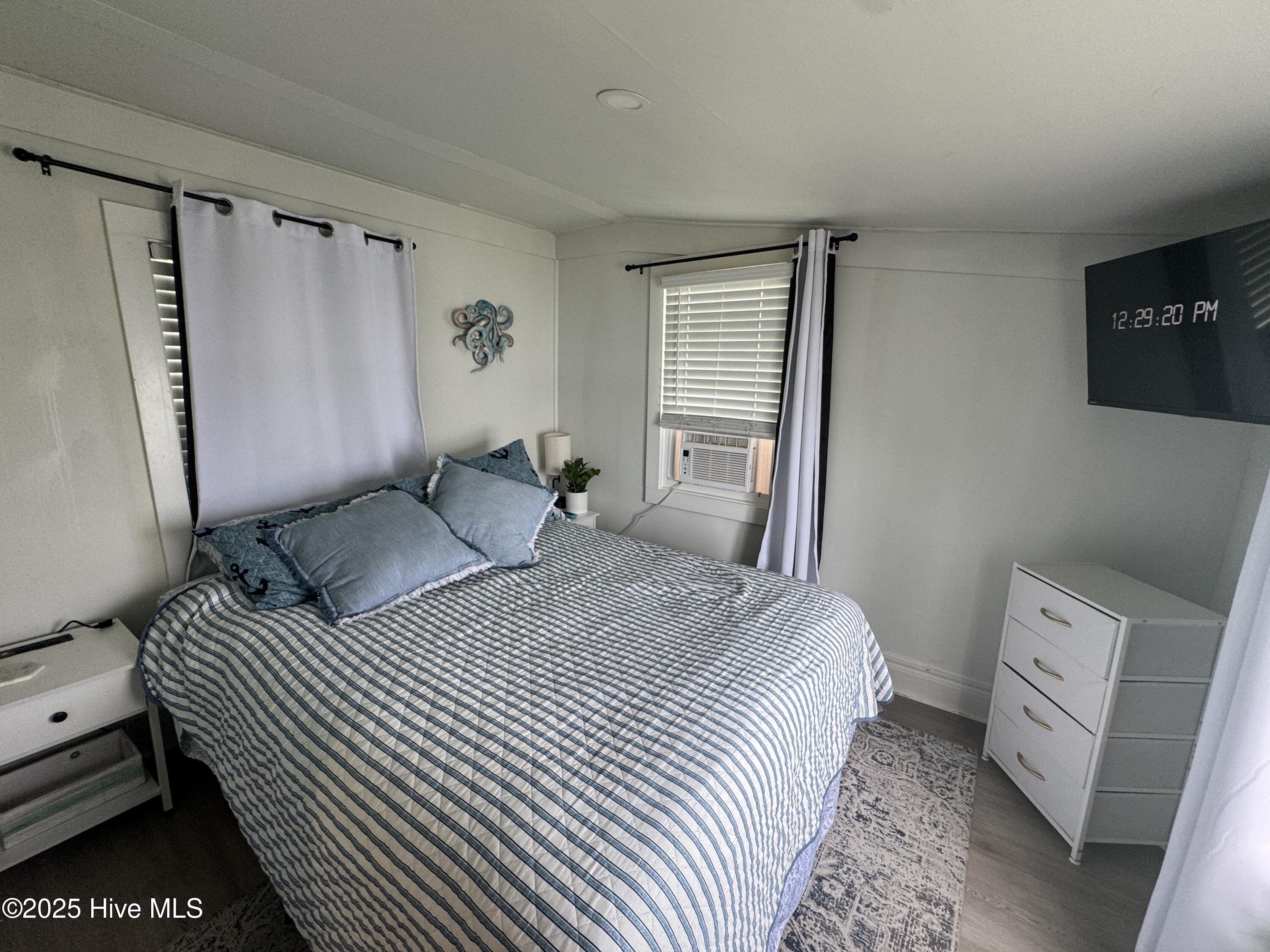 100515345 | Photo 16