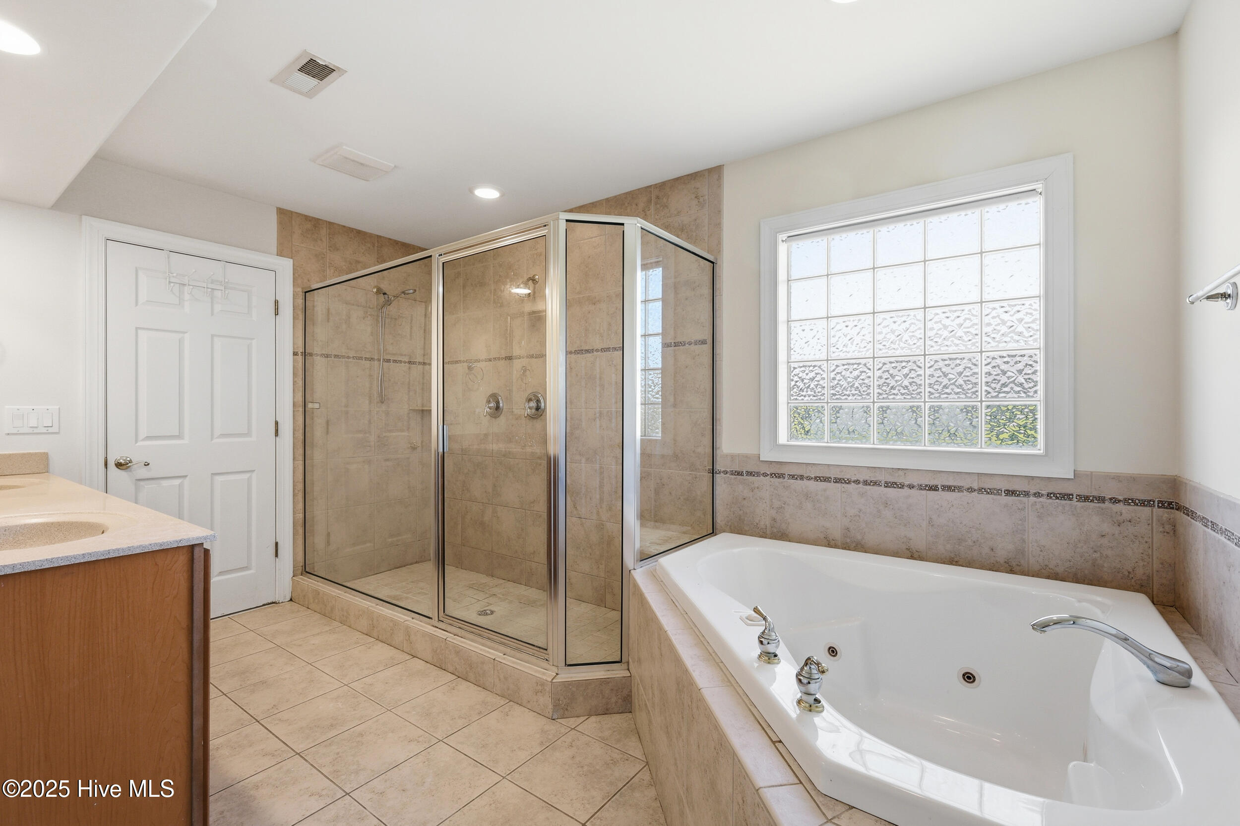 100536932 | Photo 12