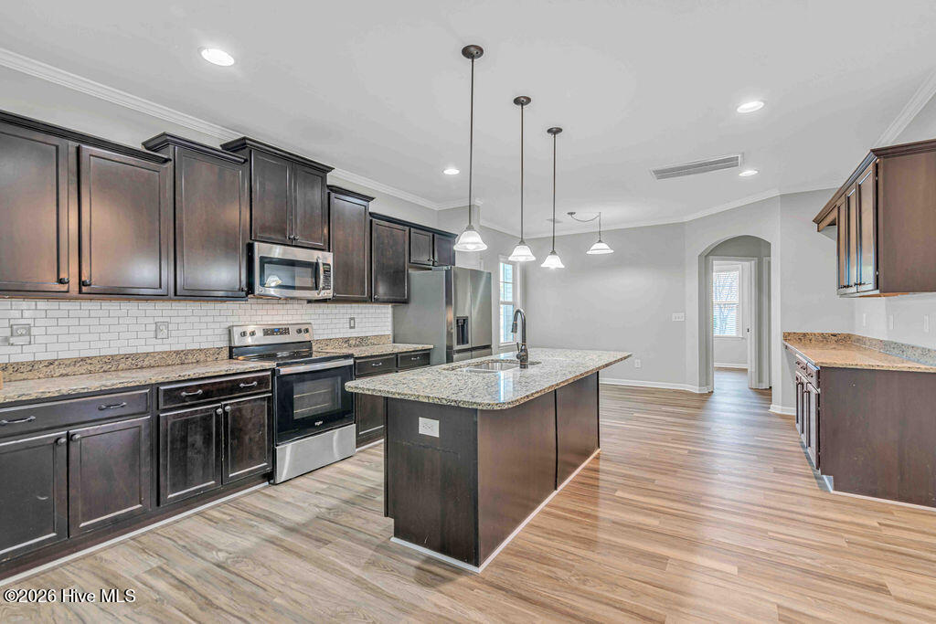 100548964 | Photo 12