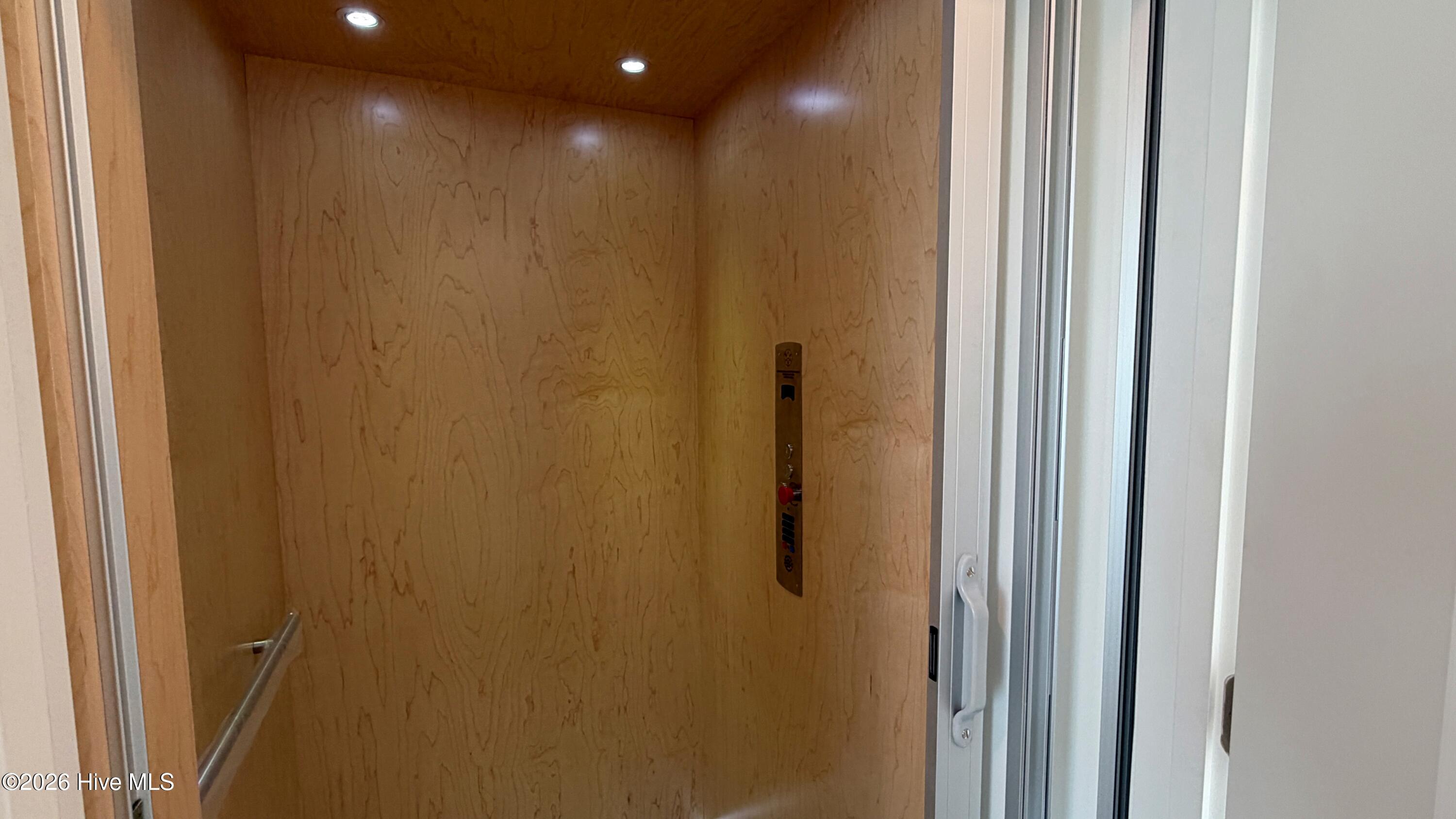 100553259 | Photo 26