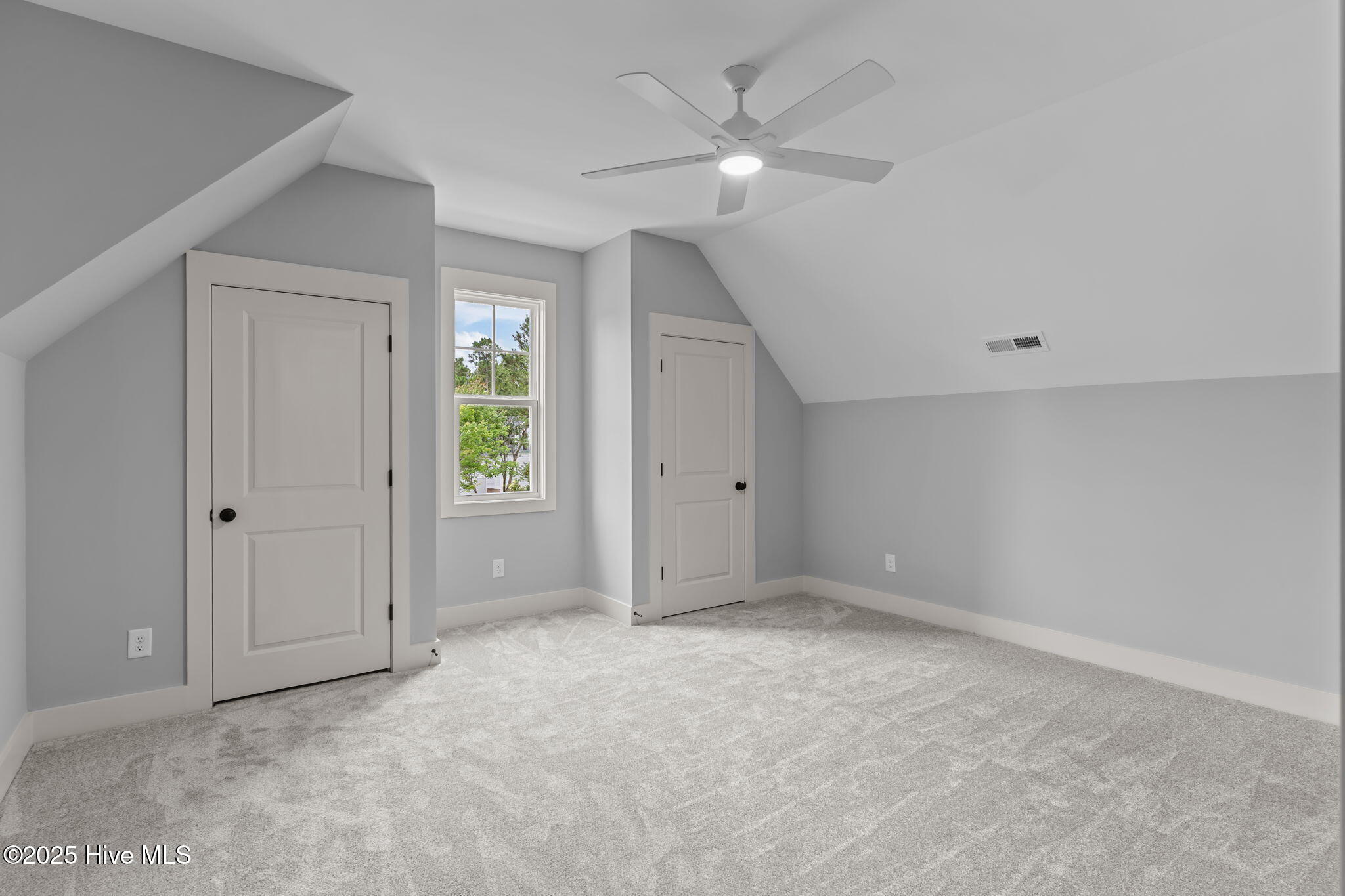 100525046 | Photo 40