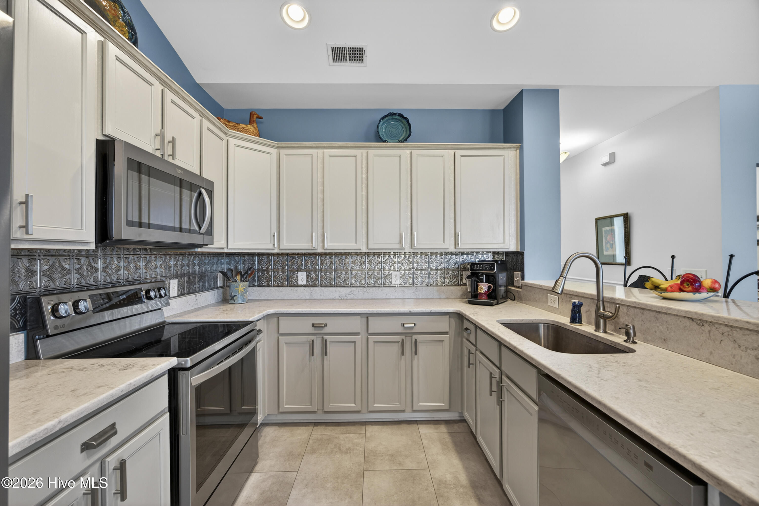 100564914 | Photo 14