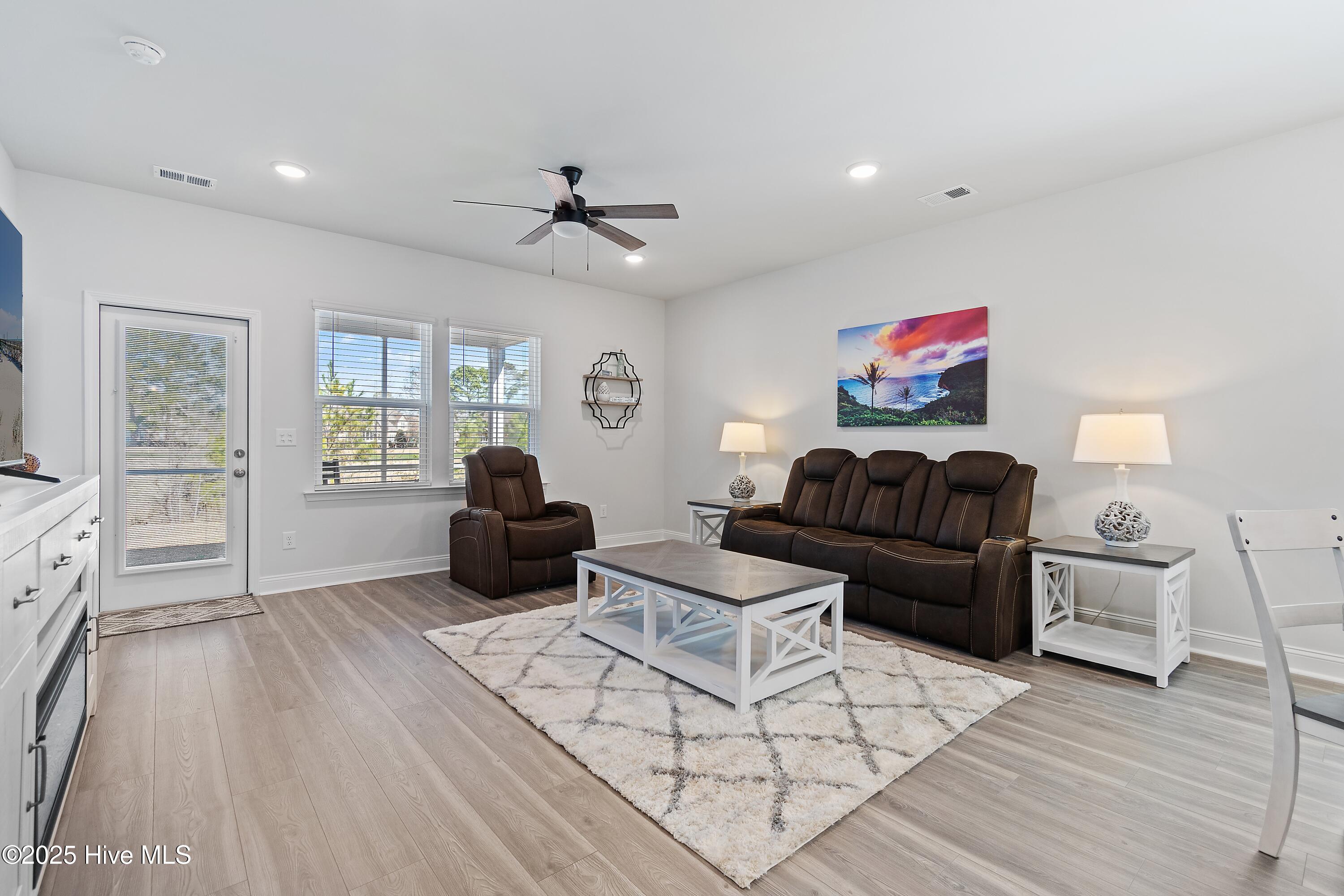 100532742 | Photo 10