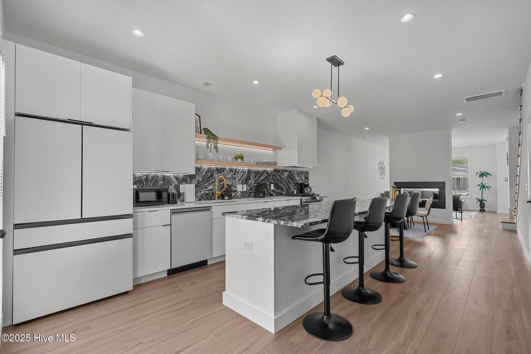 100536872 | Photo 14