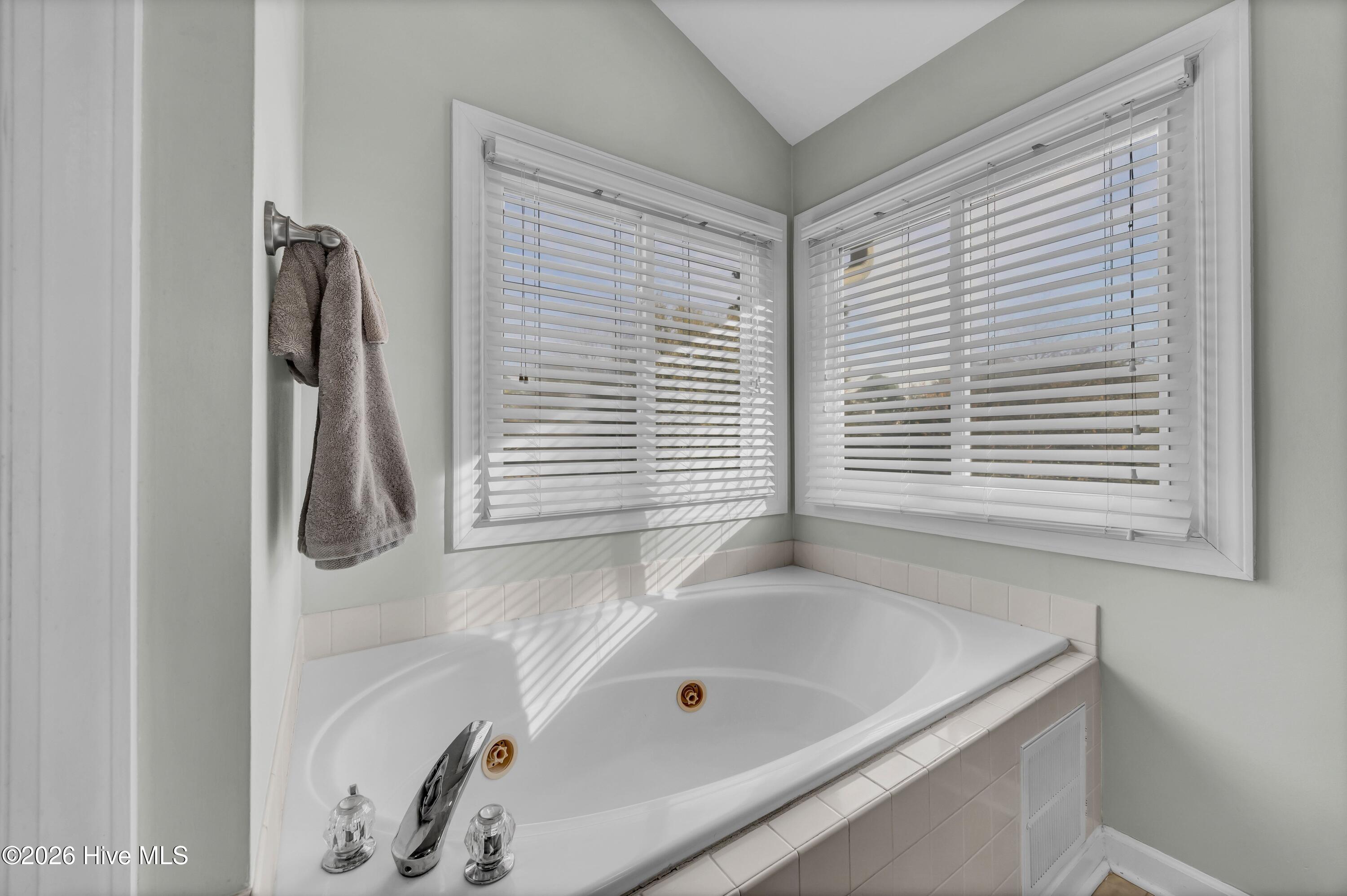 100561567 | Photo 18