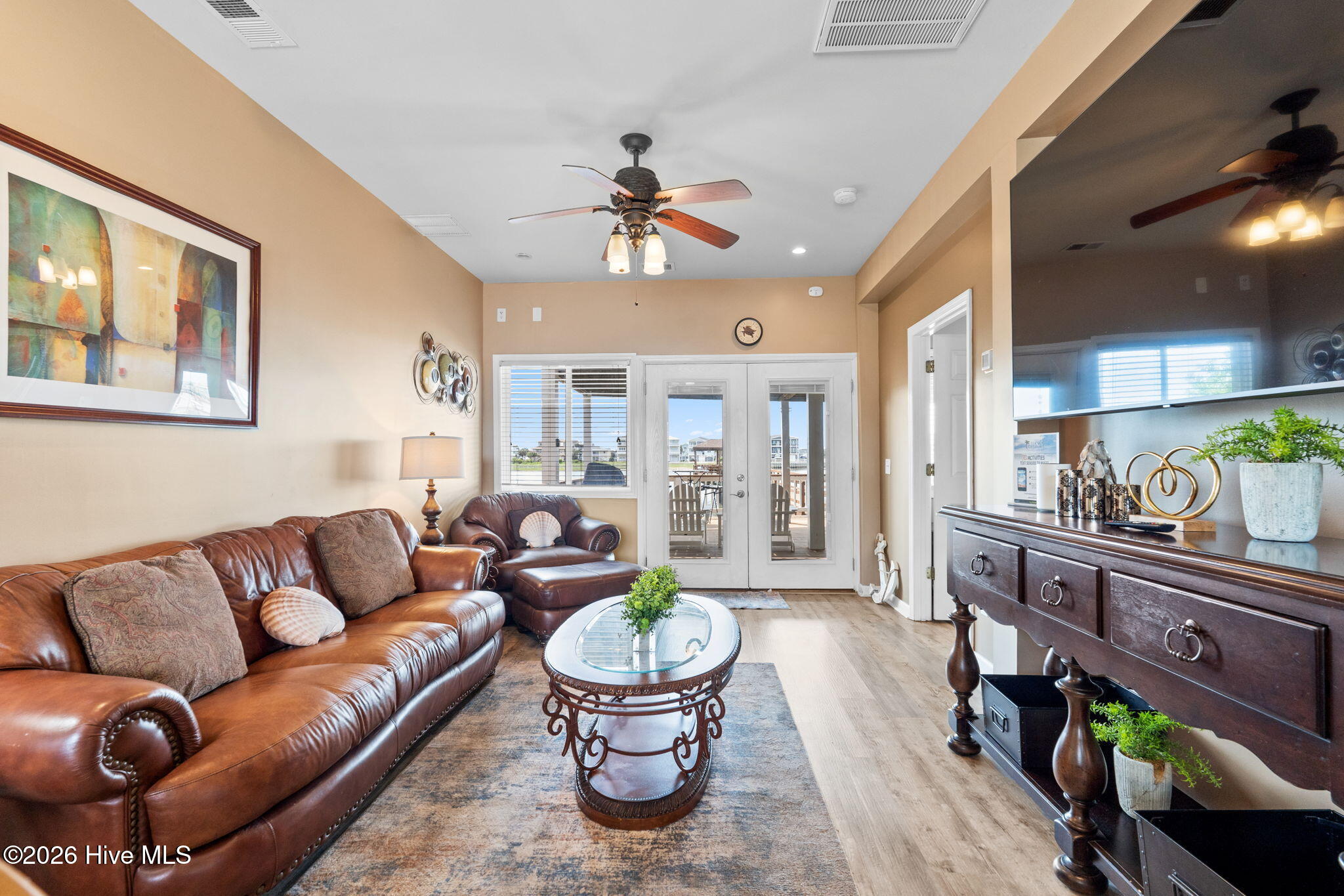 100570592 | Photo 18