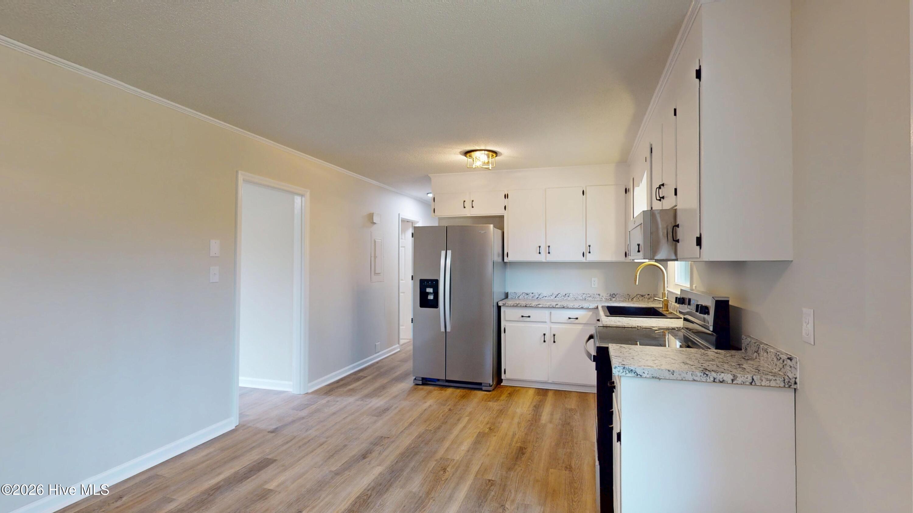 100559685 | Photo 23