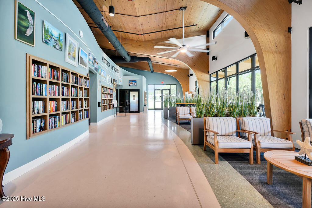 100535984 | Photo 124