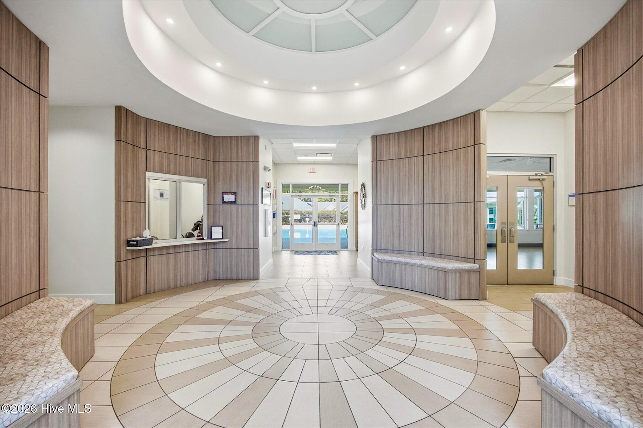 100554989 | Photo 70